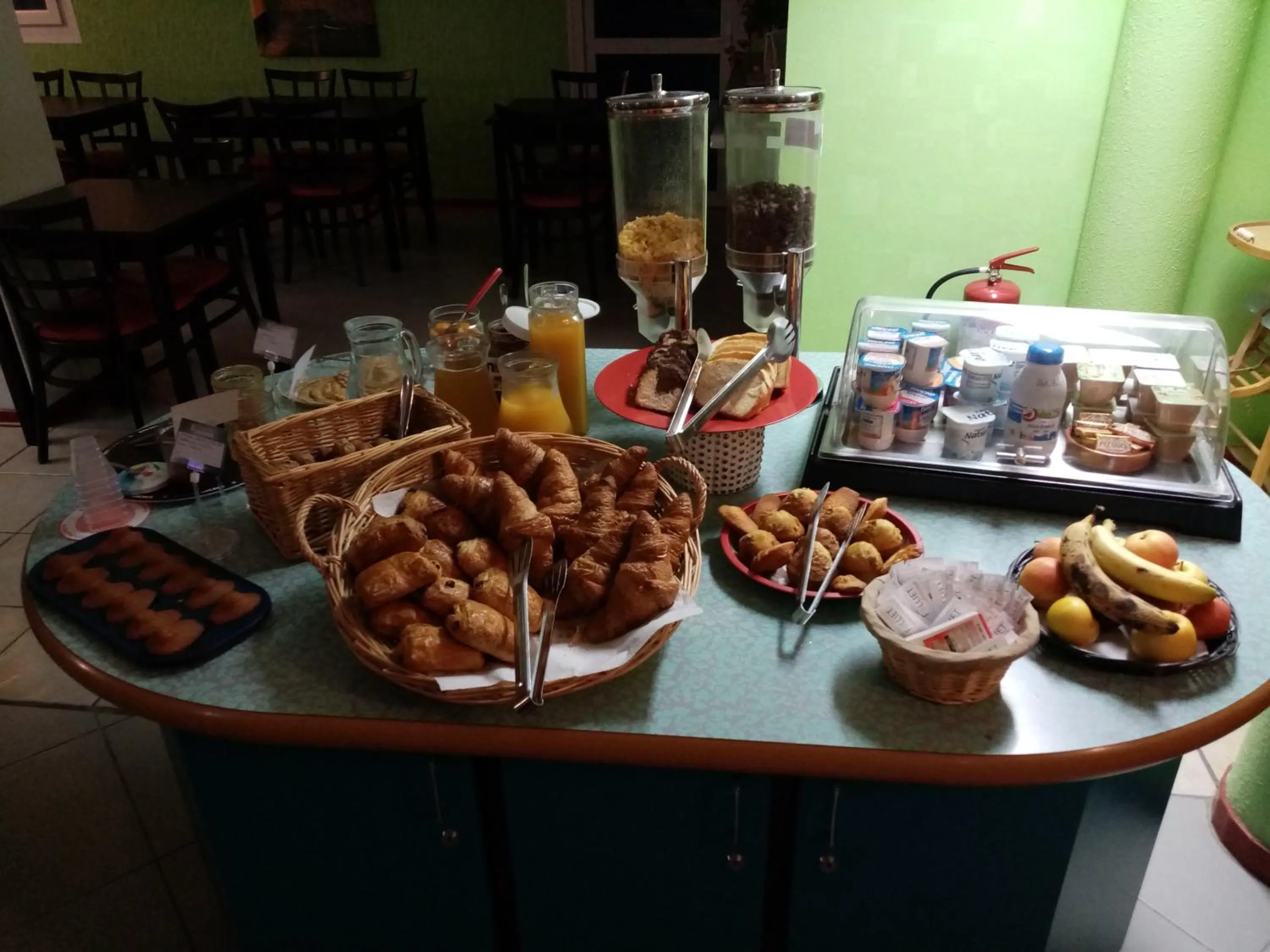 Breakfast in Brit Hotel St-Quentin/Nord