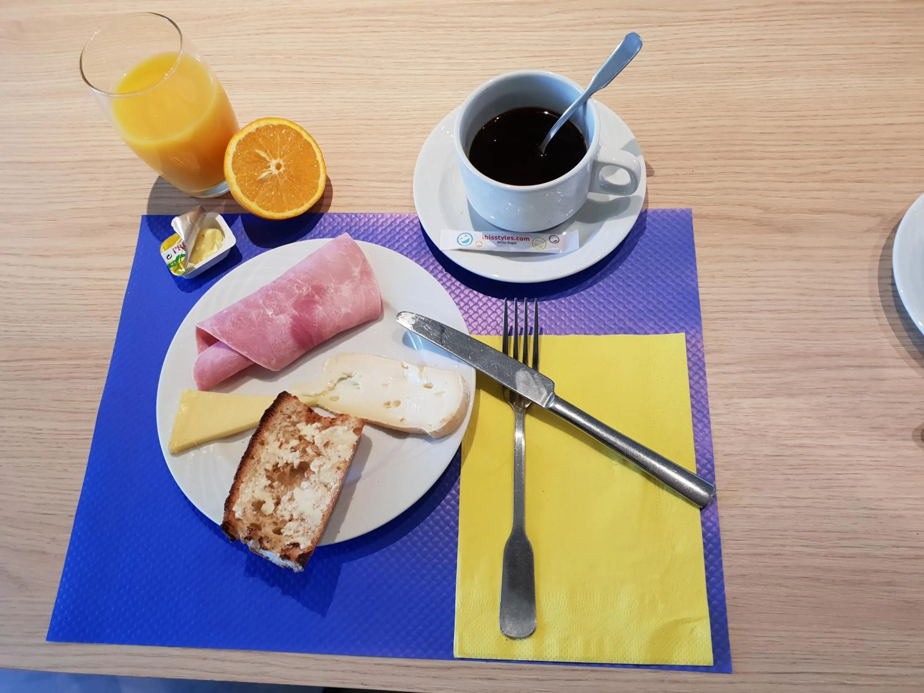 Breakfast in ibis Styles Marseille Plan de Campagne