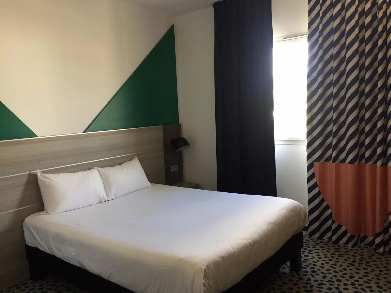 Photo of the whole room, Bed in ibis Styles Marseille Plan de Campagne