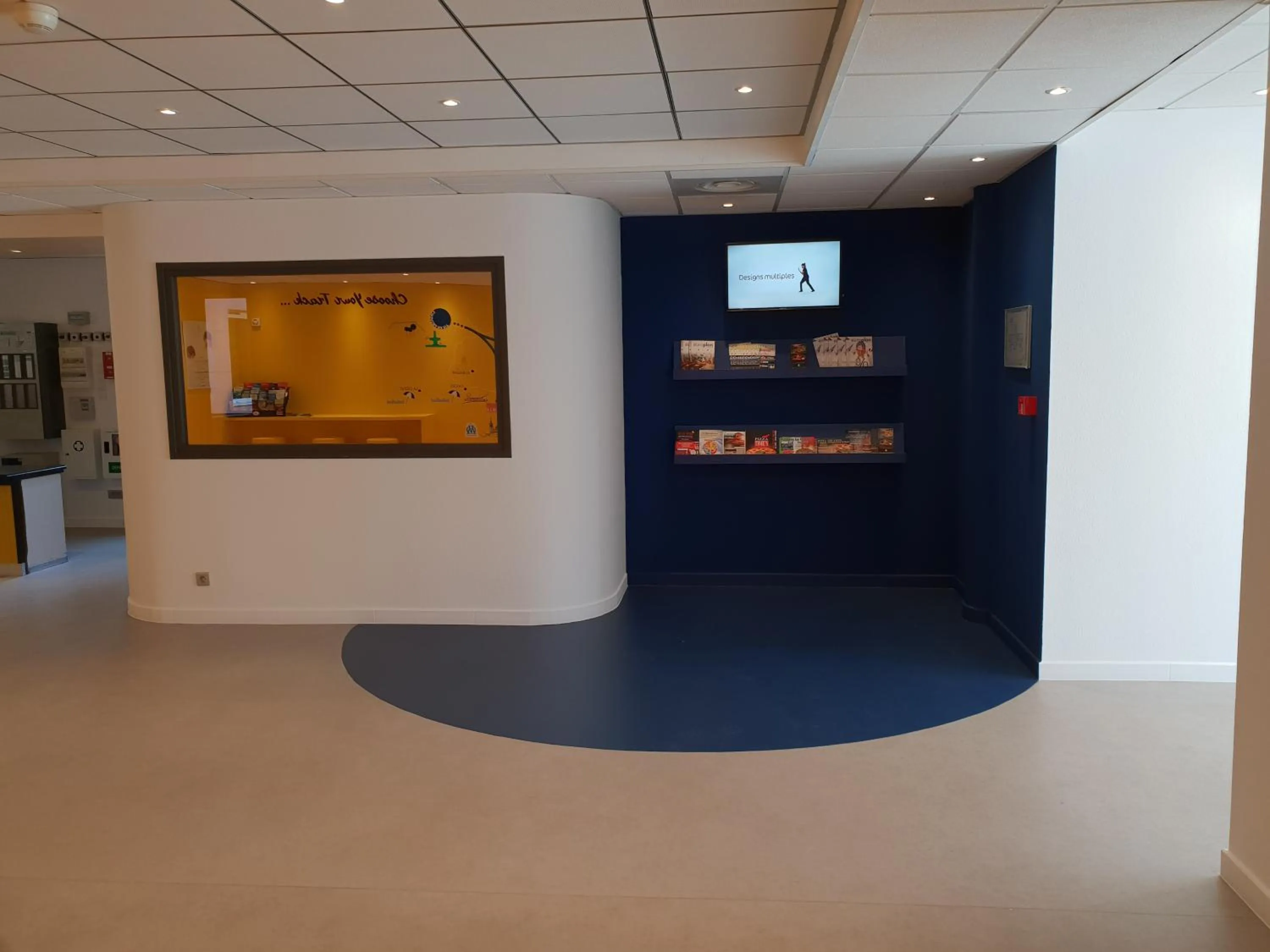 Lobby or reception in ibis Styles Marseille Plan de Campagne