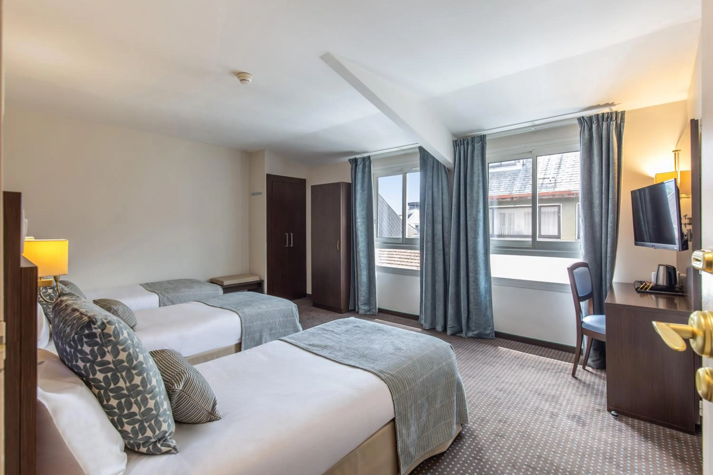 Bed in Helgon Hotel - Lourdes Pyrénées