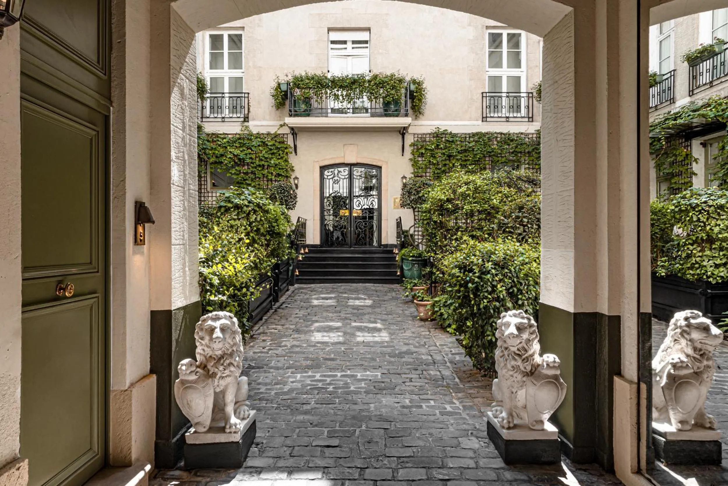 Facade/entrance in Relais Christine