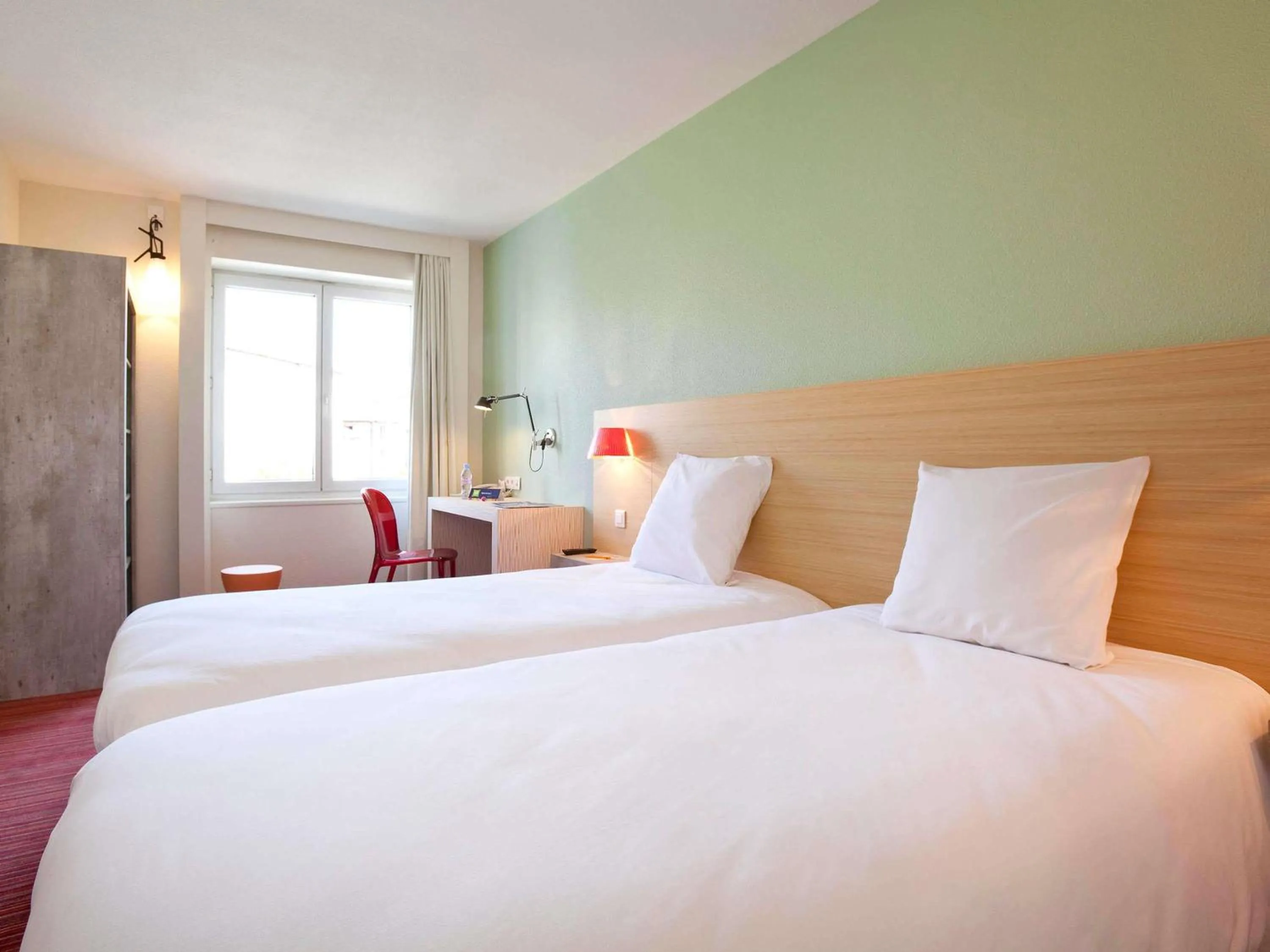 Bedroom, Bed in ibis Styles Le Puy en Velay
