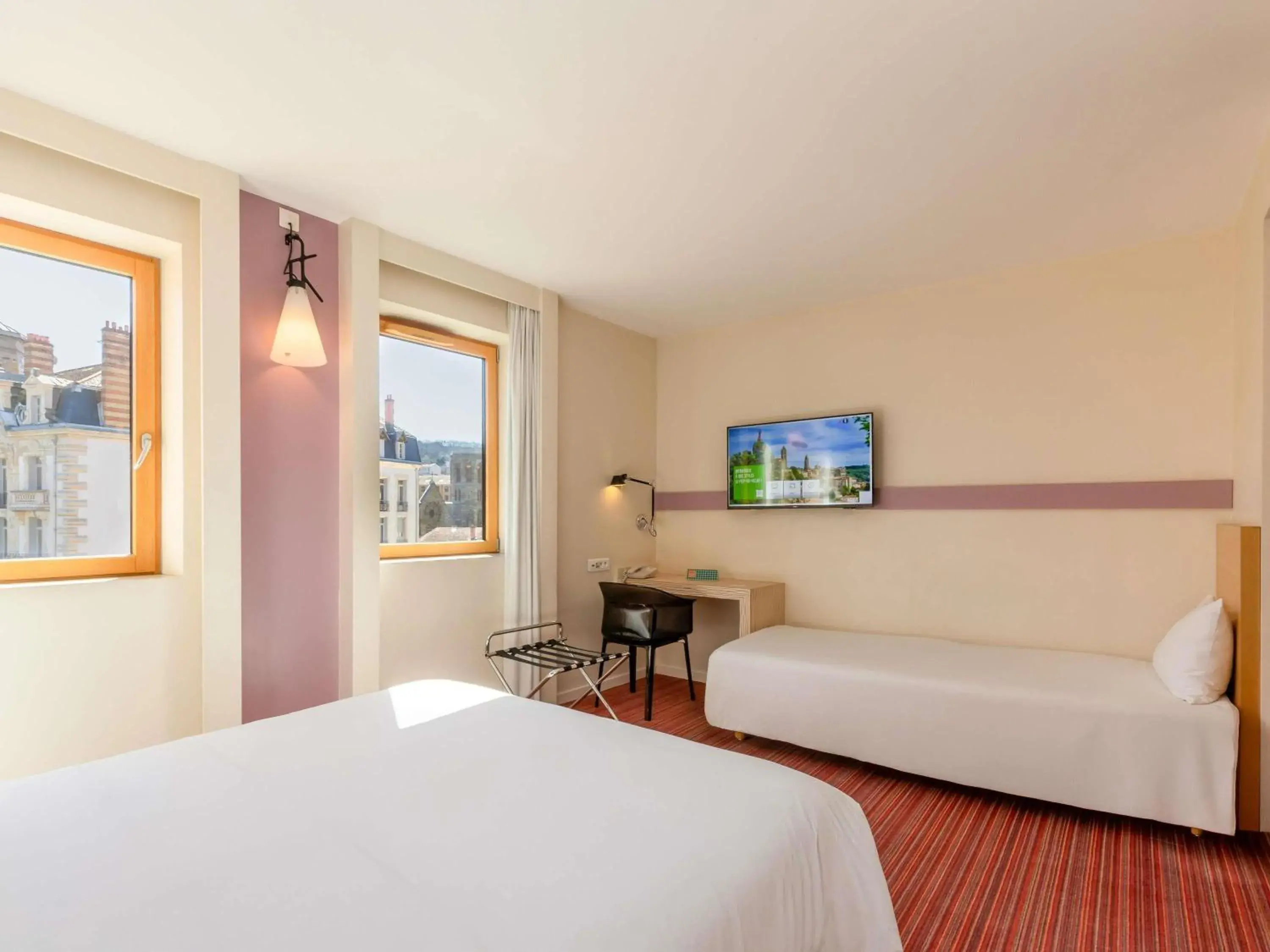 Standard Family Suite with One Double Bed and Twin Beds in ibis Styles Le Puy en Velay Standard Family Suite with One Double Bed and Twin Beds in ibis Styles Le Puy en Velay