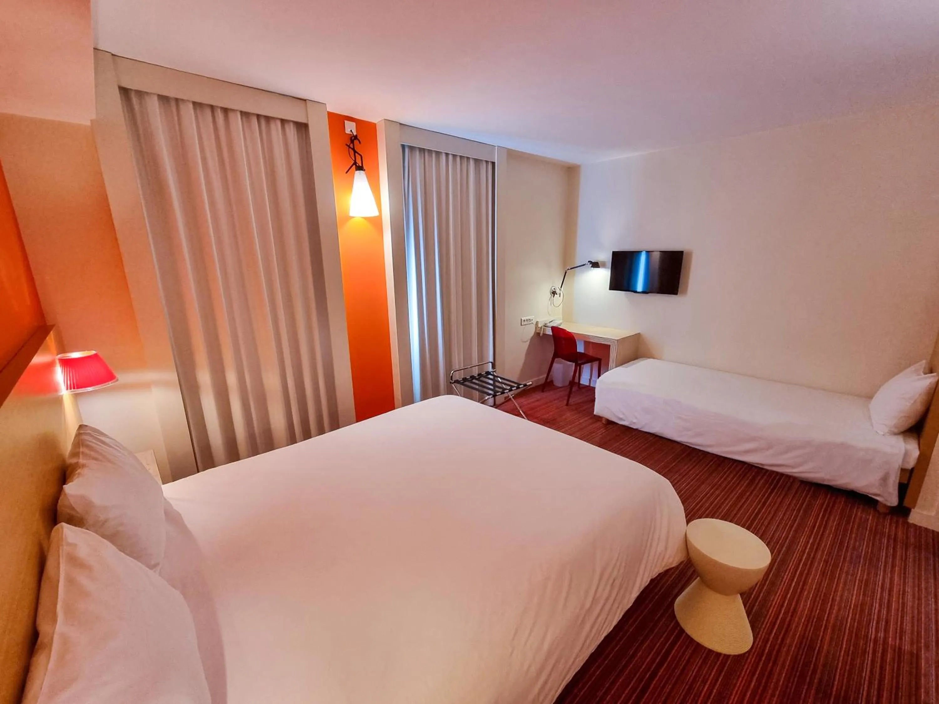 Bedroom, Bed in ibis Styles Le Puy en Velay