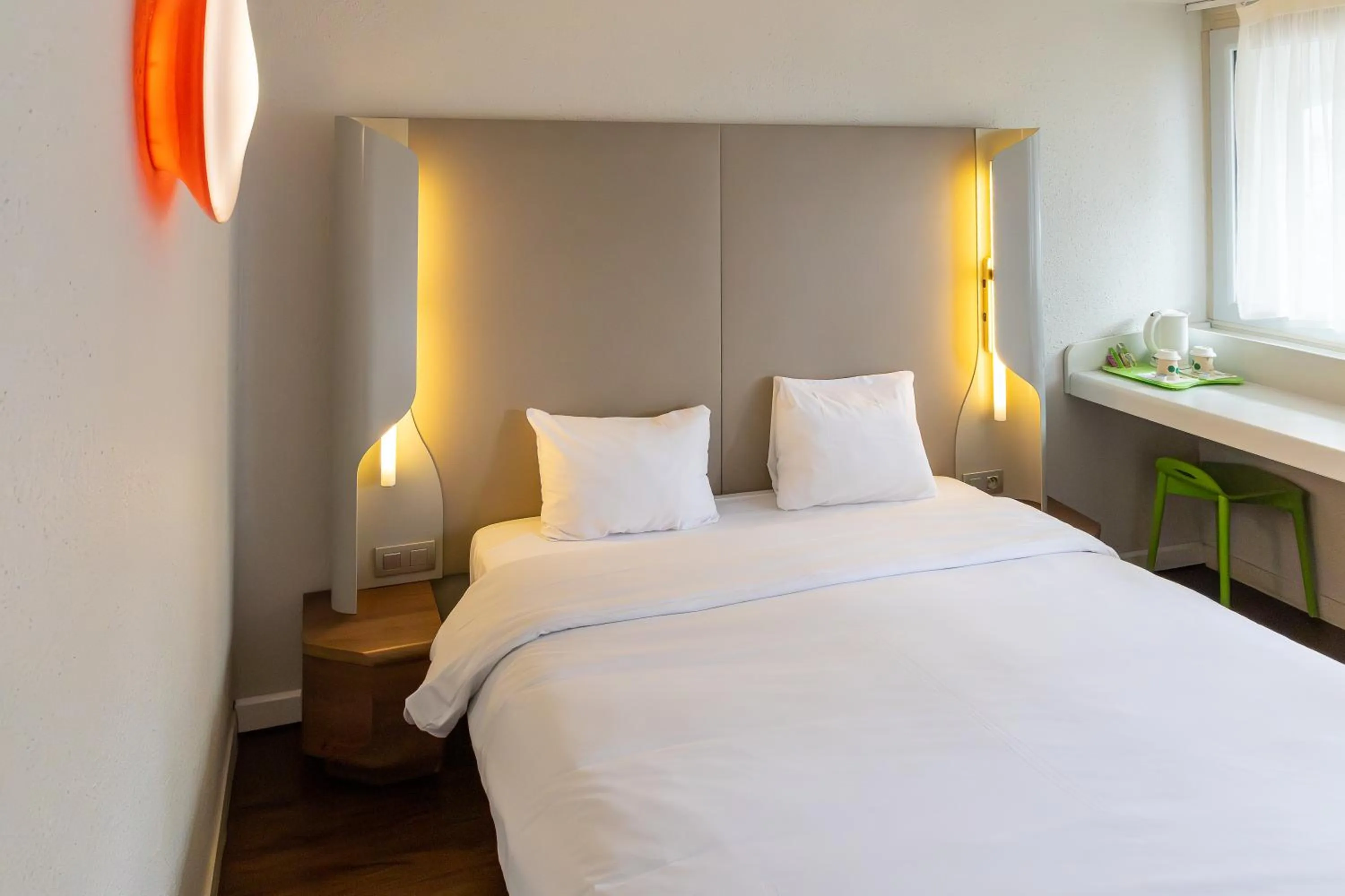 Bedroom, Bed in Campanile Toulouse - Blagnac Aéroport