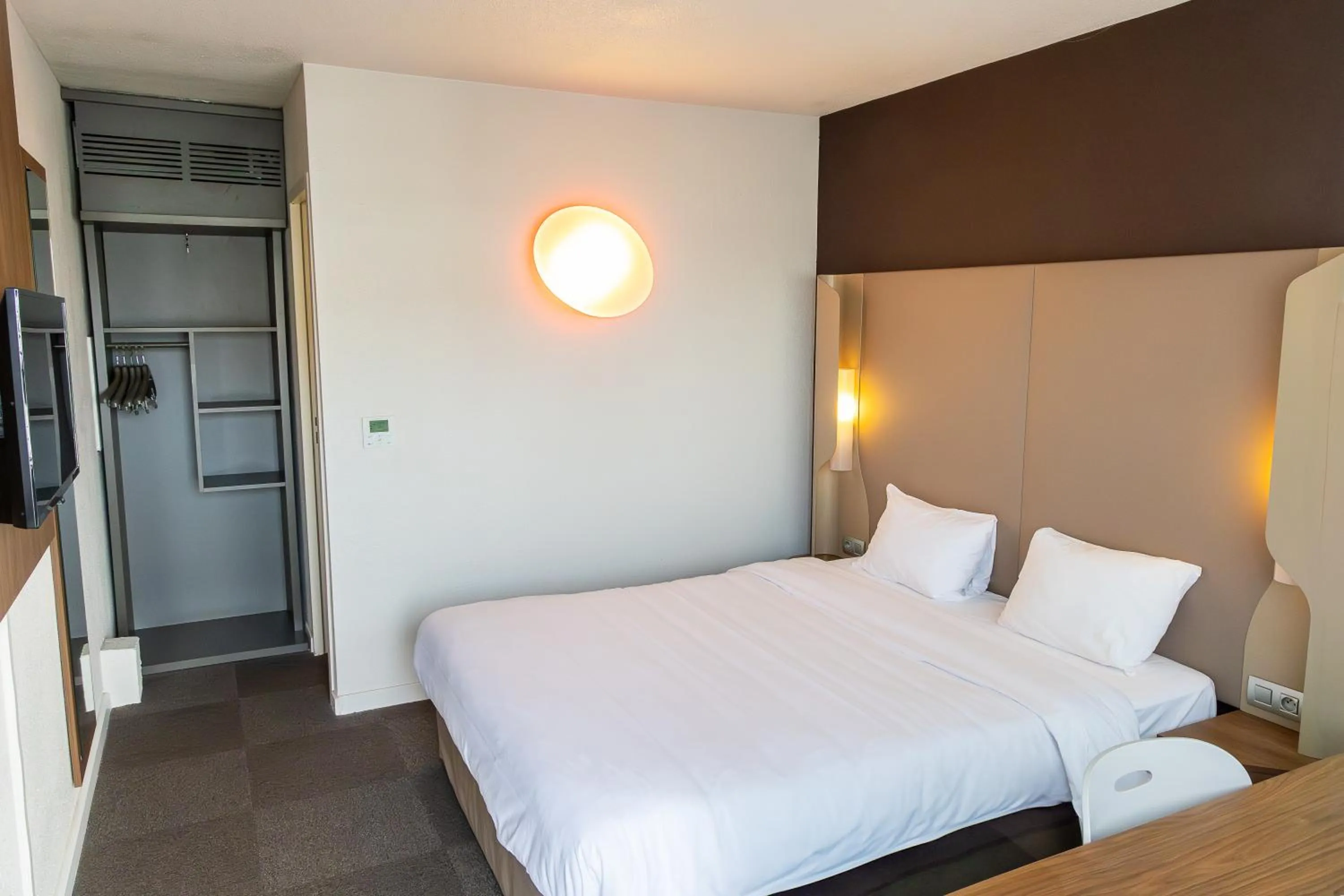 Bedroom, Bed in Campanile Toulouse - Blagnac Aéroport
