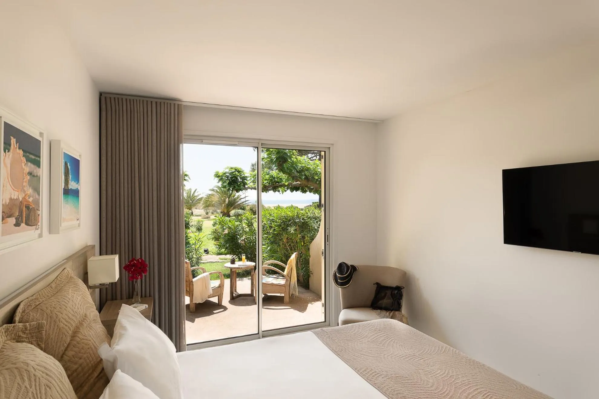 Bed in Hôtel-Restaurant Marina Di Lava - Grand Ajaccio