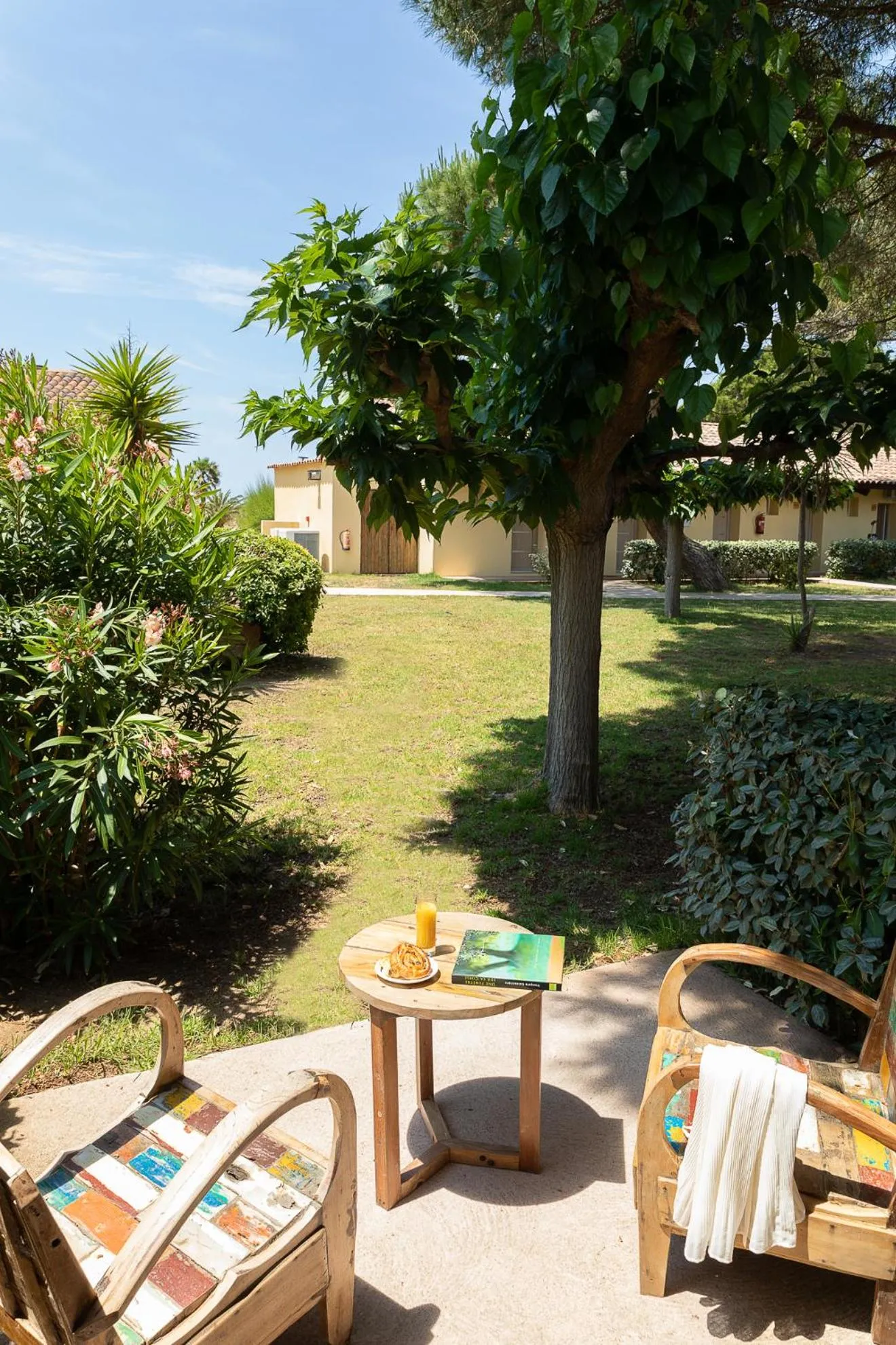 Patio in Hôtel-Restaurant Marina Di Lava - Grand Ajaccio