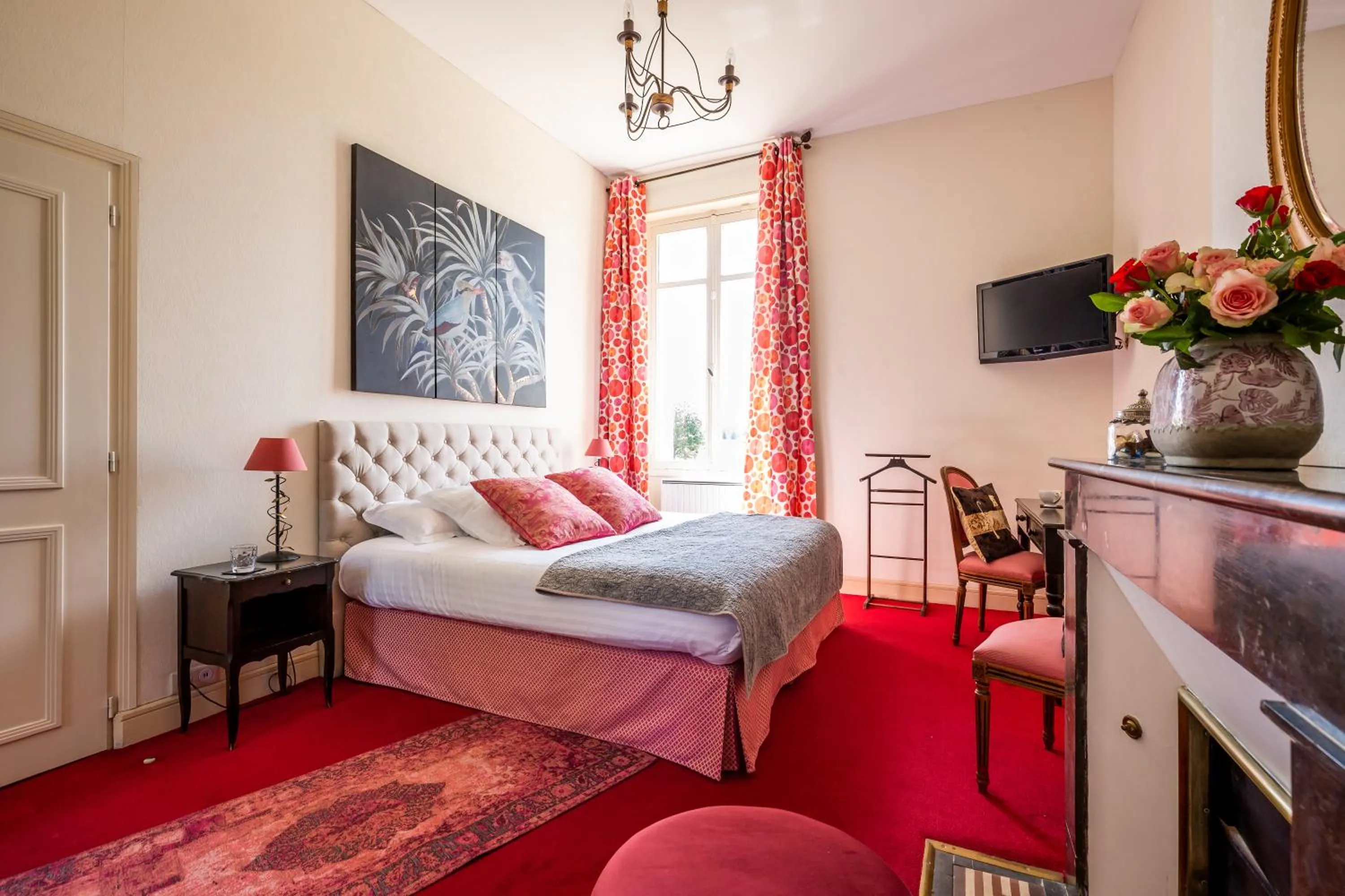 Photo of the whole room in Château Meyre