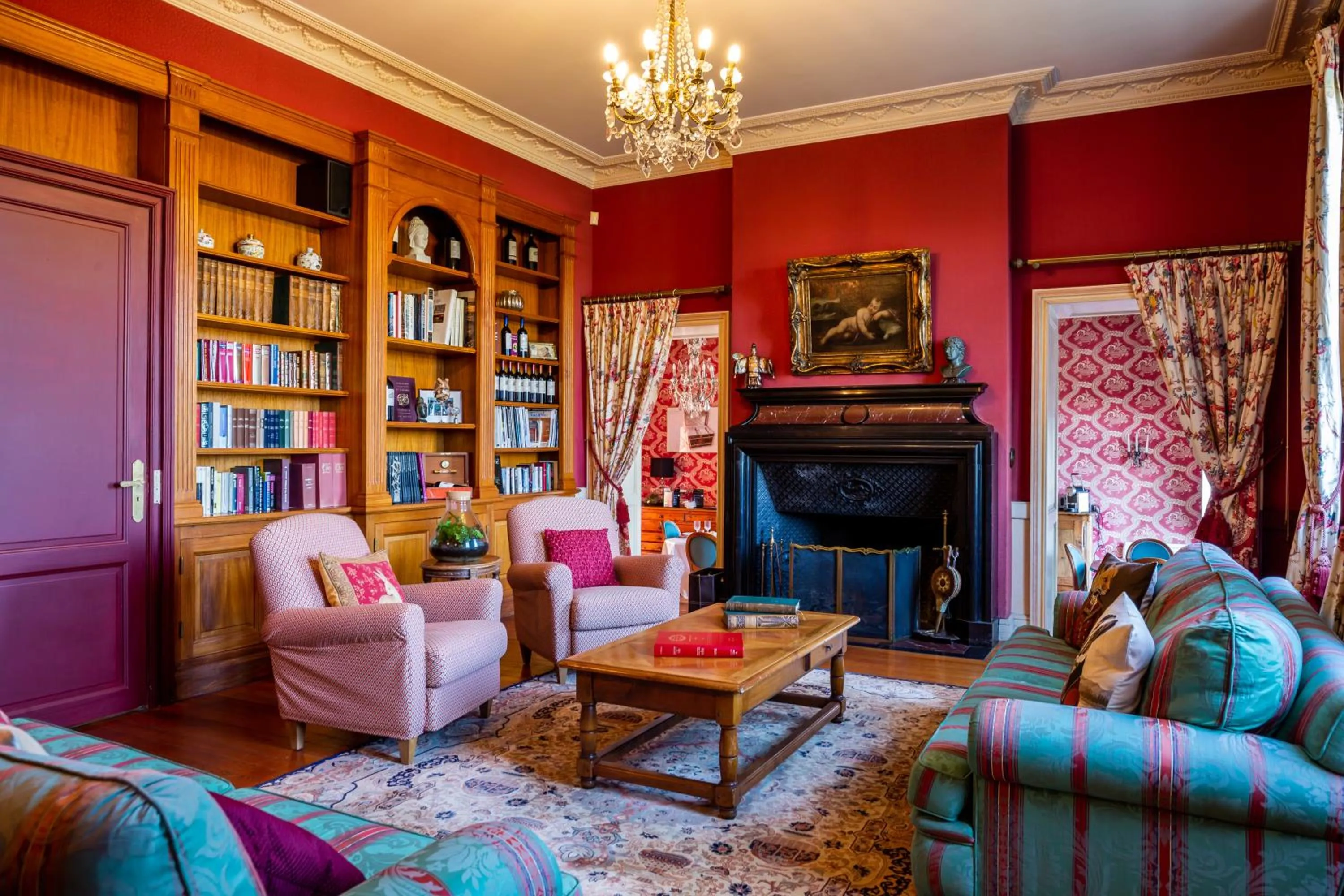 Library in Château Meyre