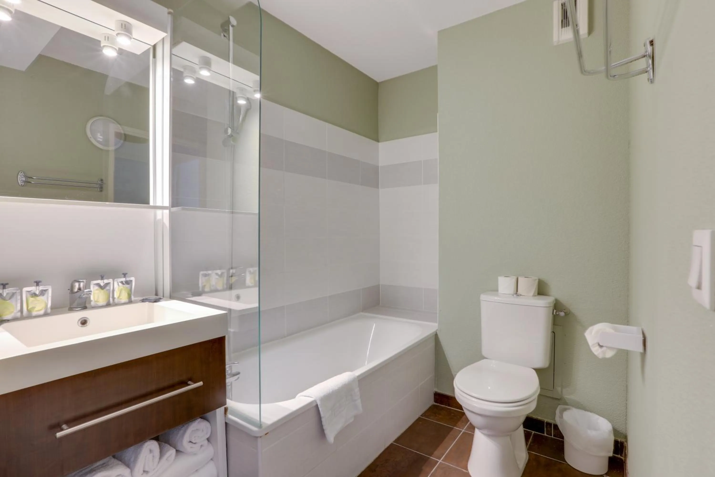 Bathroom in All Suites Appart Hôtel - Bordeaux Lac