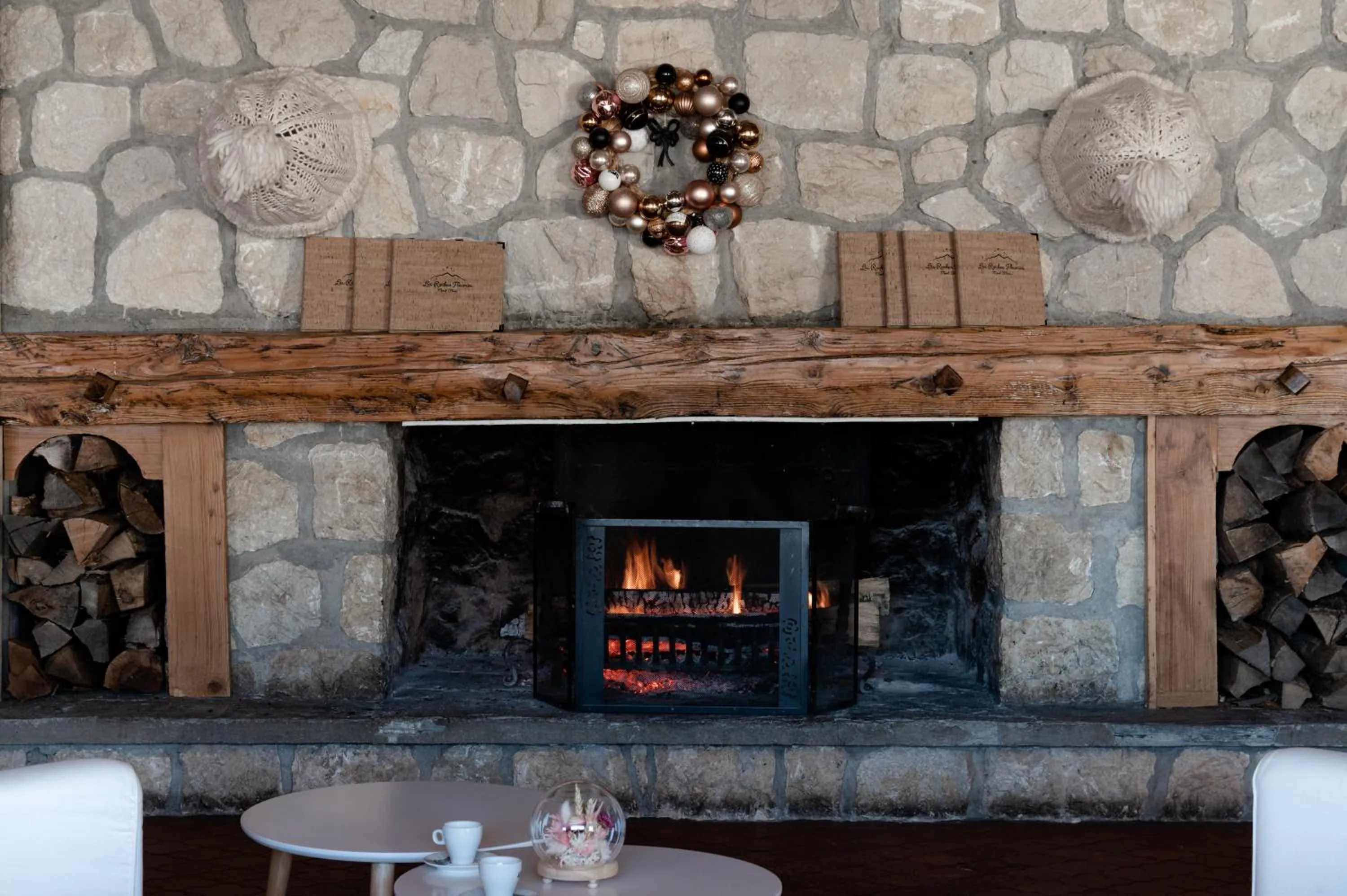 Lounge or bar in Hôtel Les Roches Fleuries