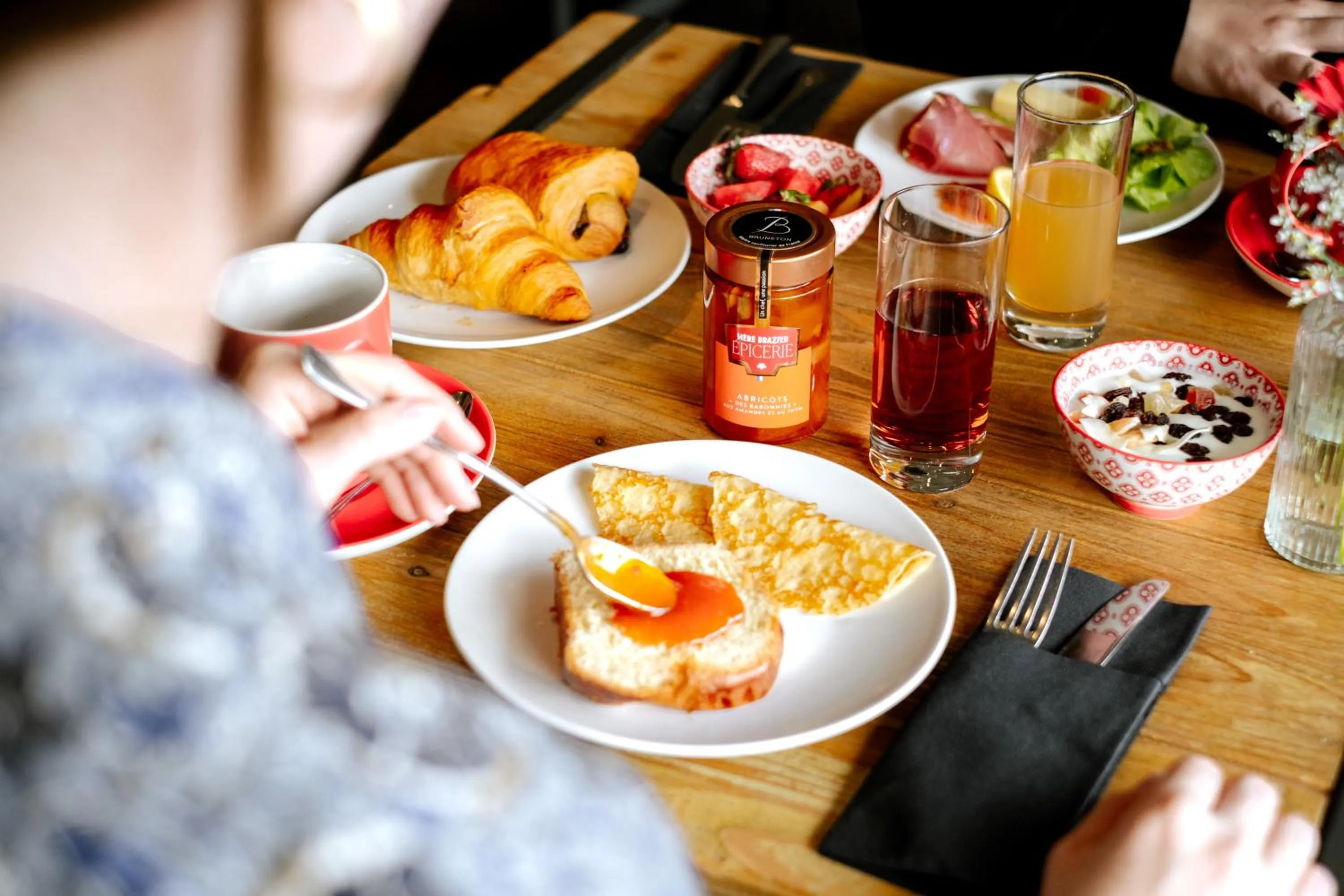 Breakfast in Hôtel Les Roches Fleuries