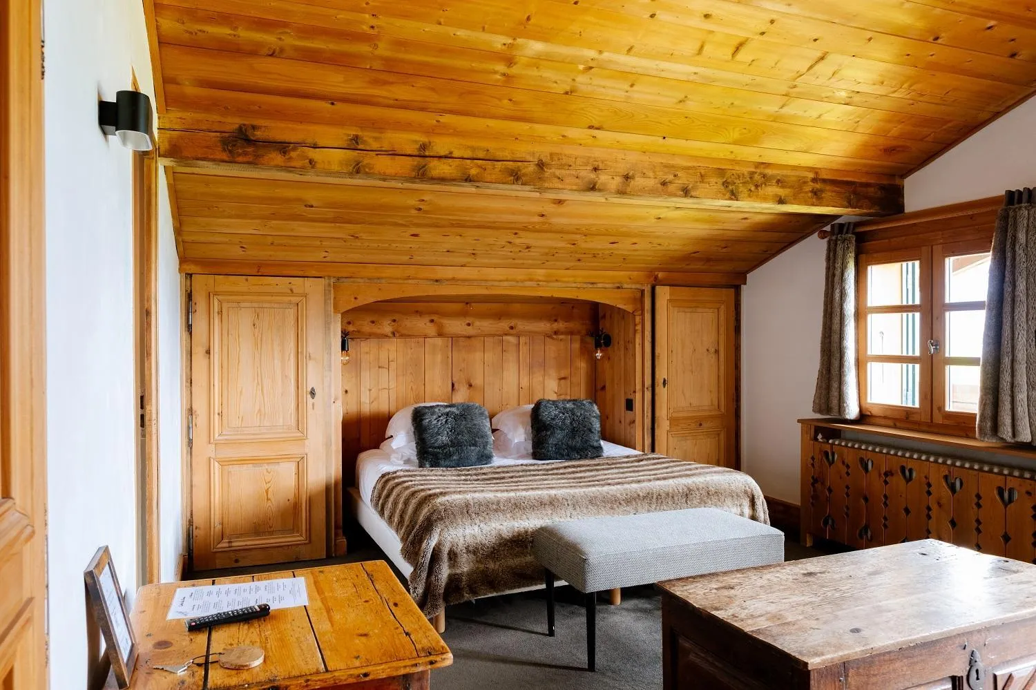 Bedroom, Bed in Hôtel Les Roches Fleuries