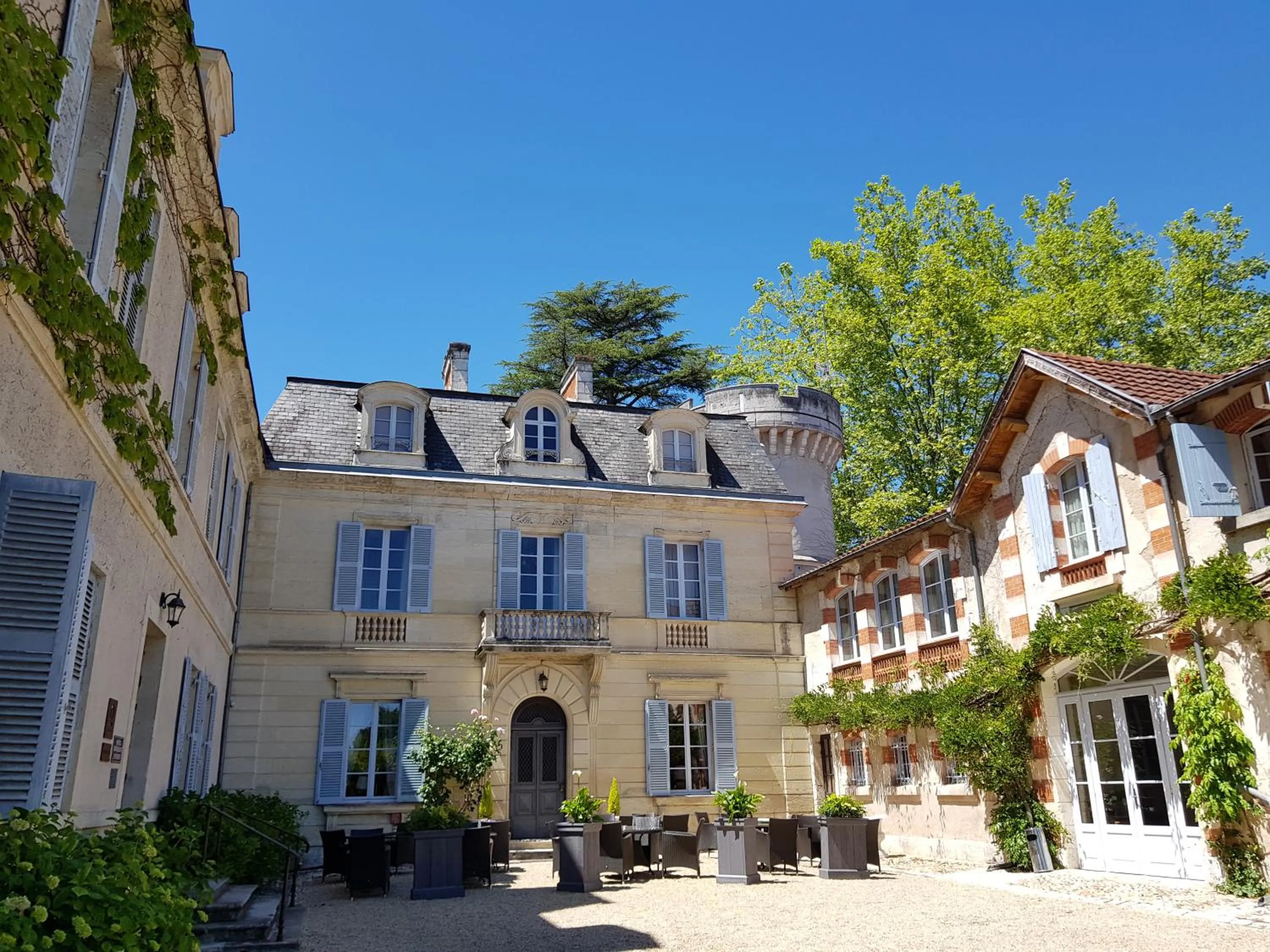 Facade/entrance in Château de Lalande - Teritoria - Périgueux