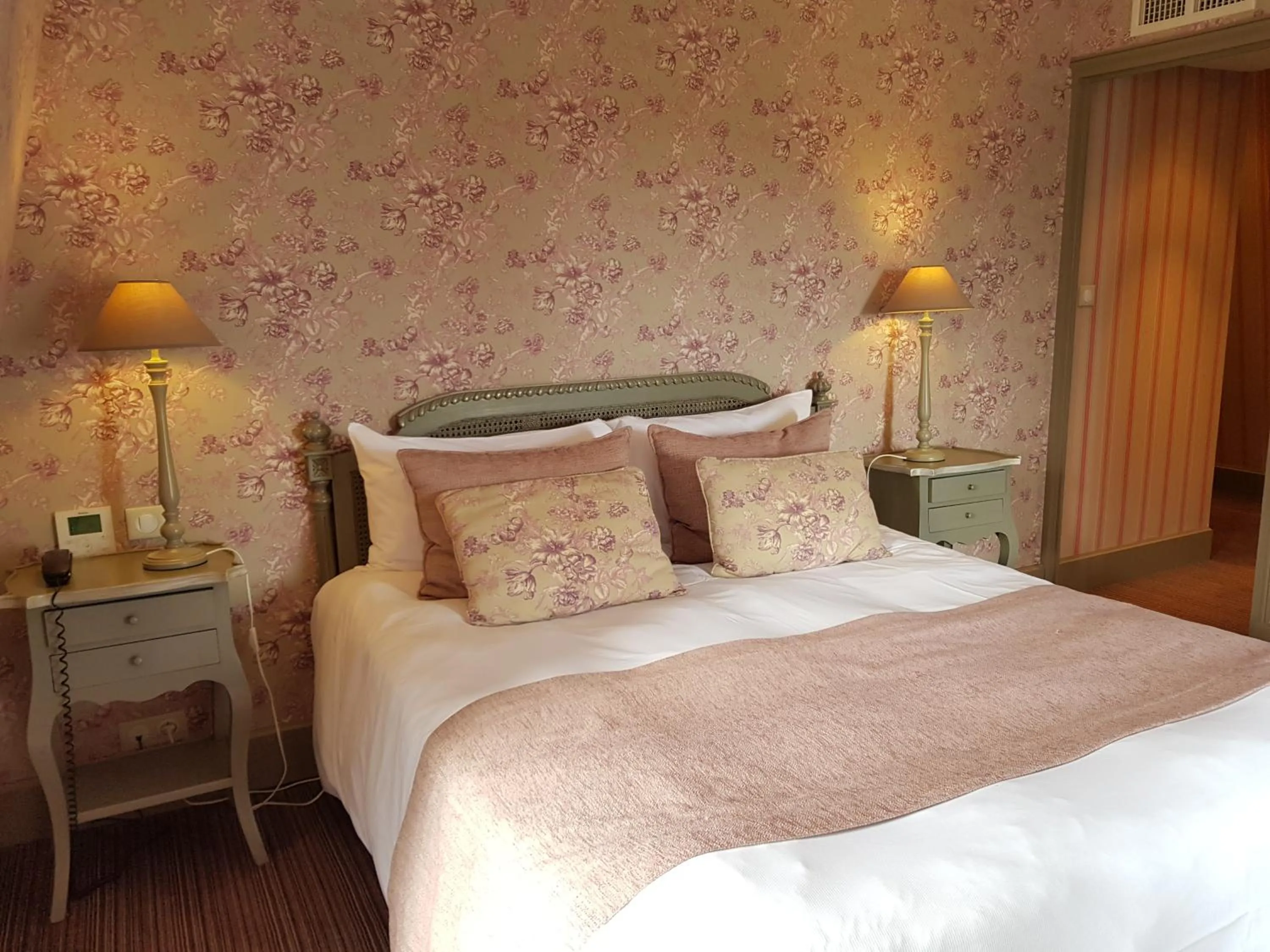 Property building, Bed in Château de Lalande - Teritoria - Périgueux