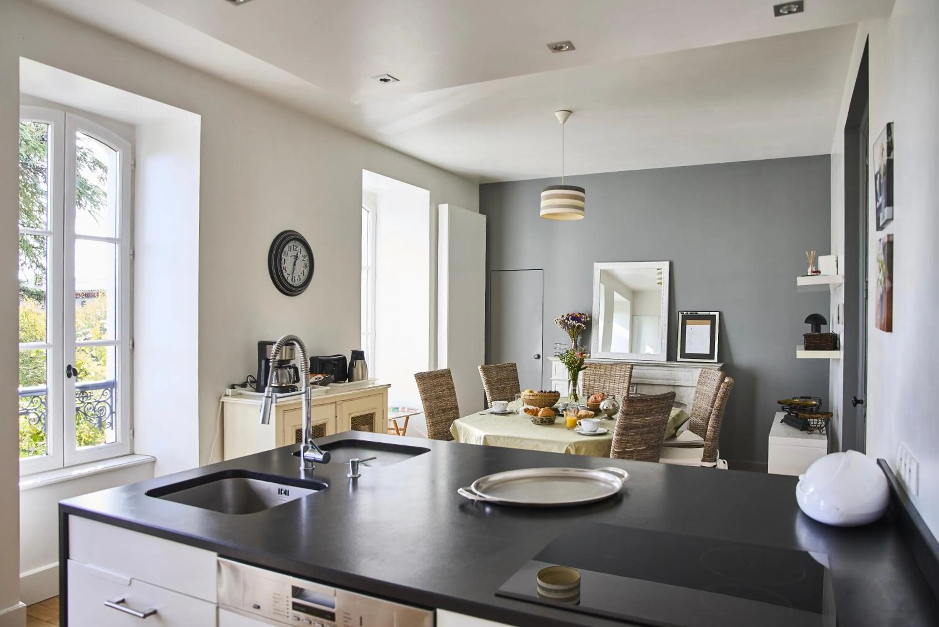 Communal kitchen in La Villa des Charmilles