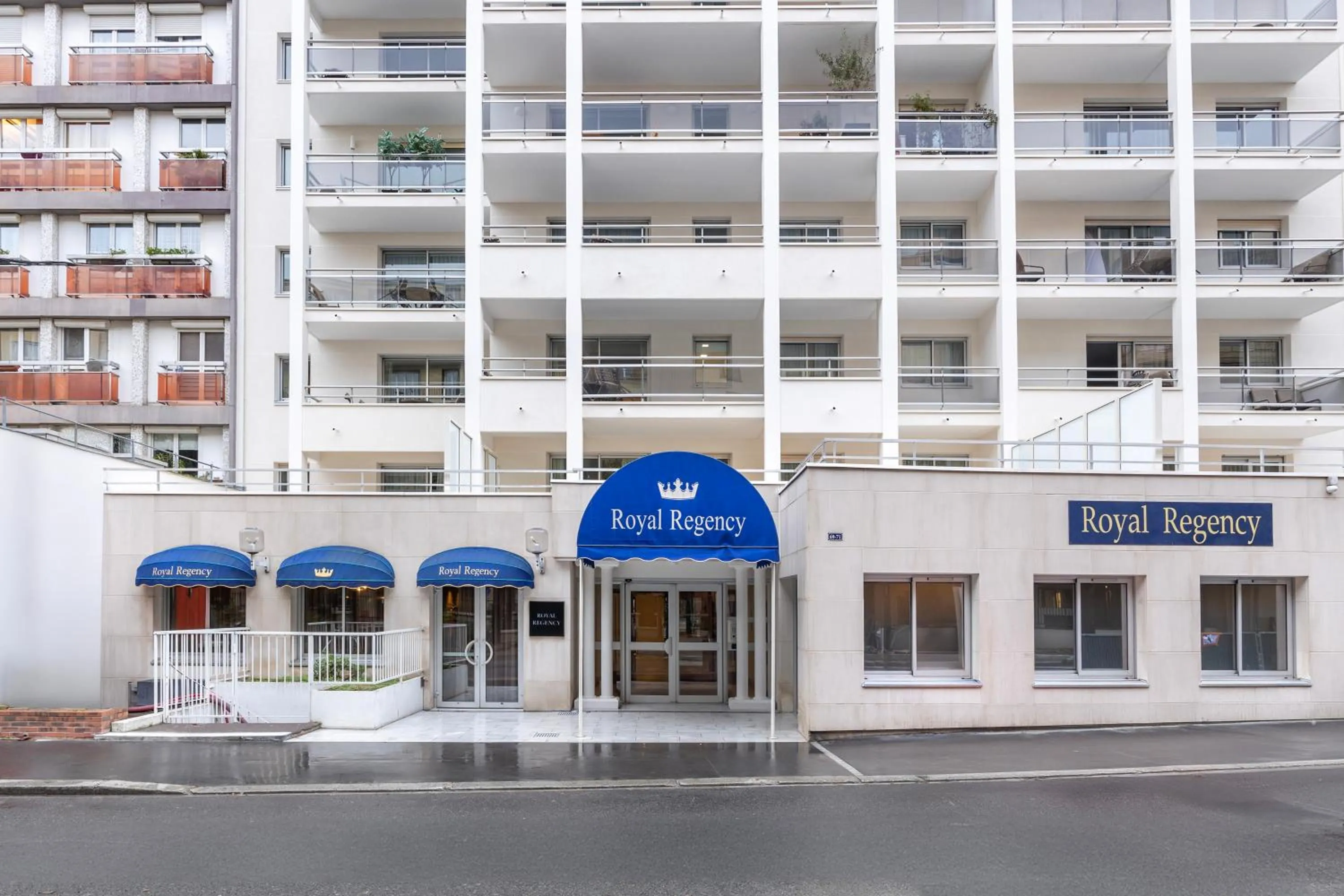 Property building in Royal Regency Paris Vincennes