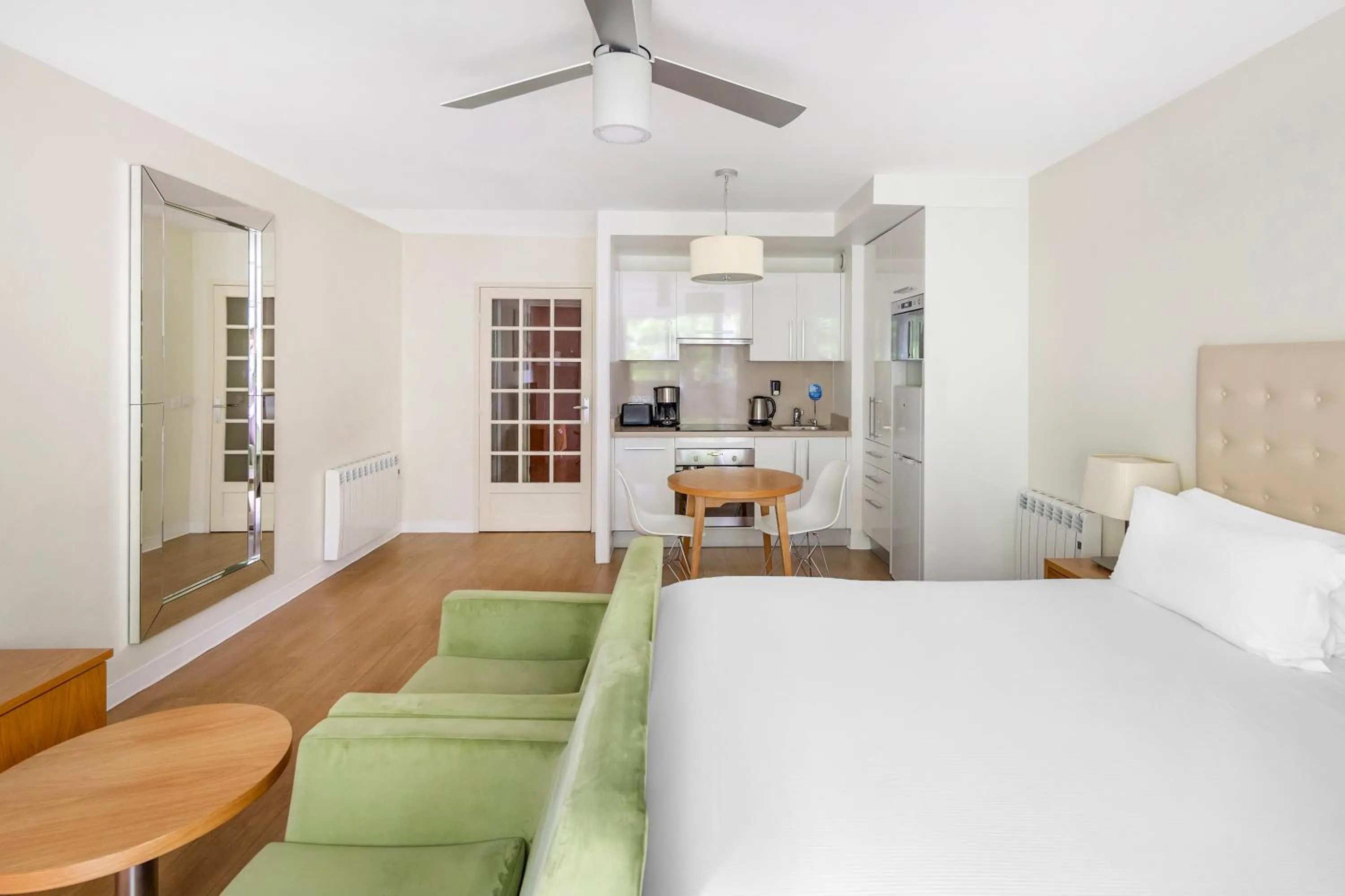 Bedroom, Bed in Royal Regency Paris Vincennes