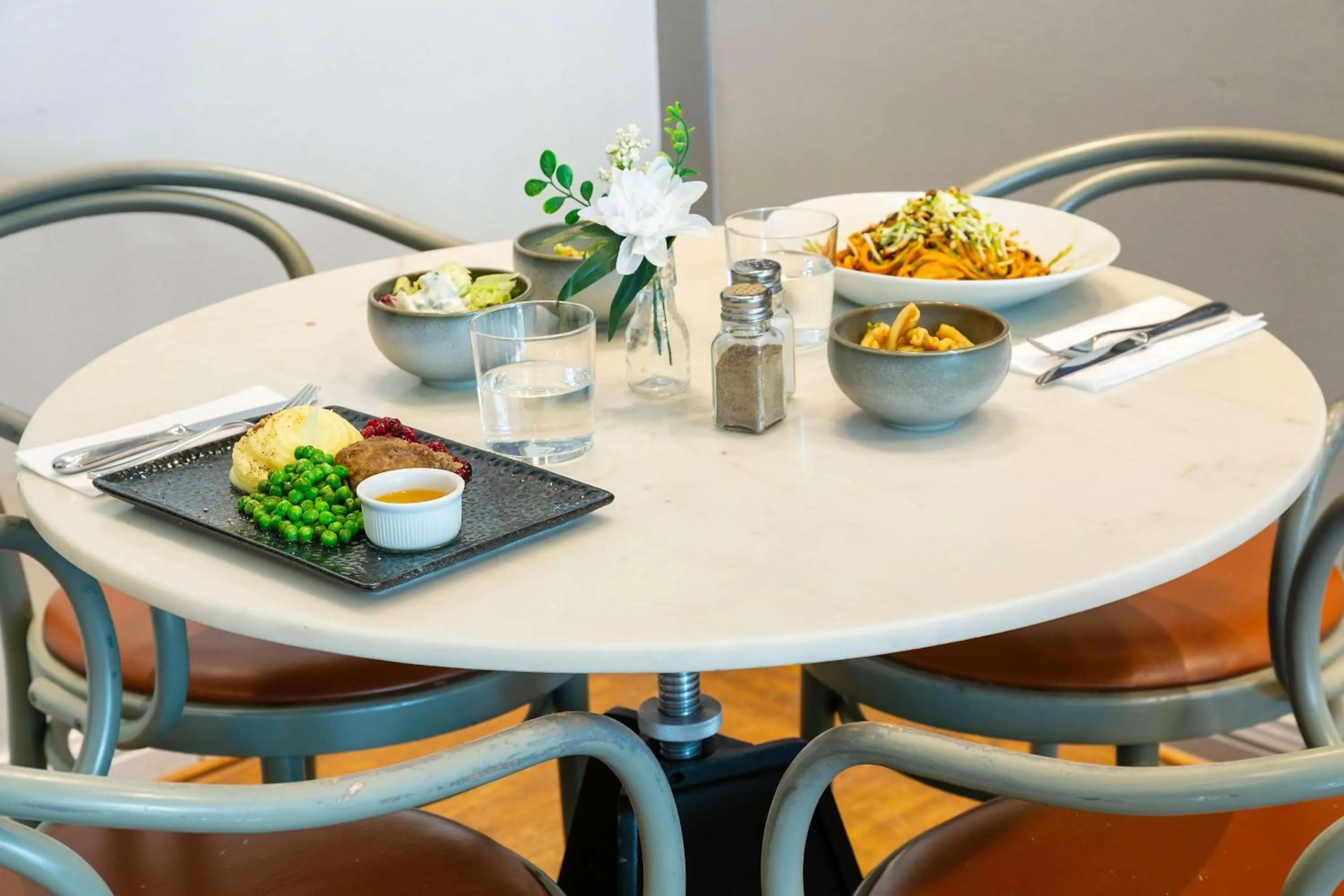 Restaurant/places to eat in Park Inn by Radisson Solna