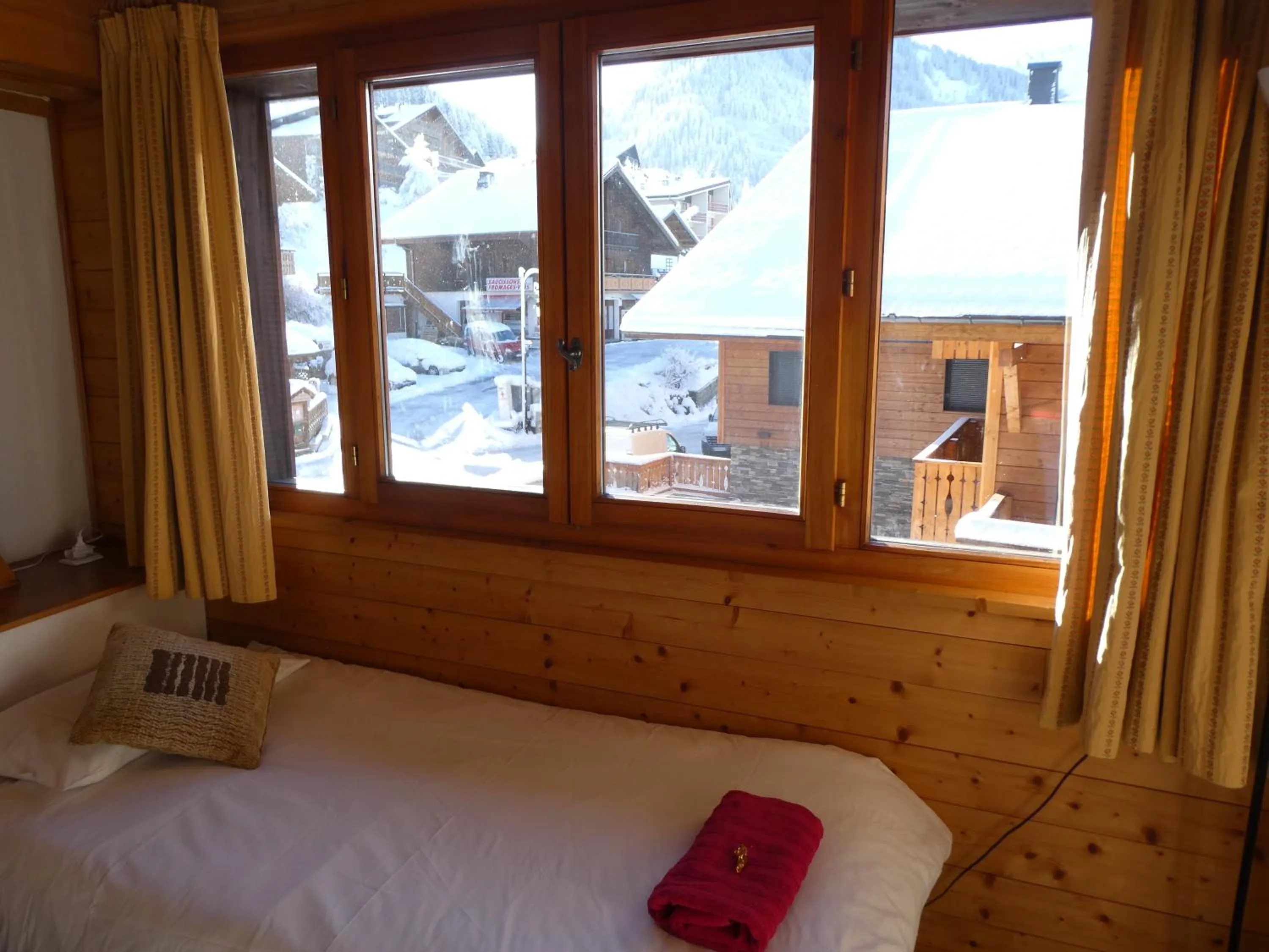 Bedroom, Bed in Central Hostel Chatel