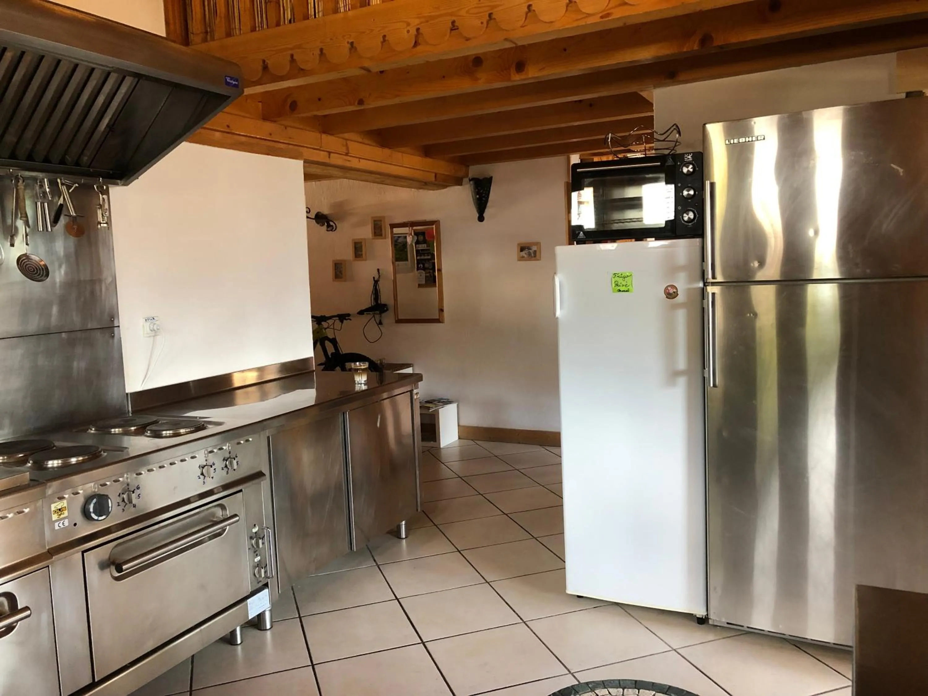 Kitchen or kitchenette in Central Hostel Chatel
