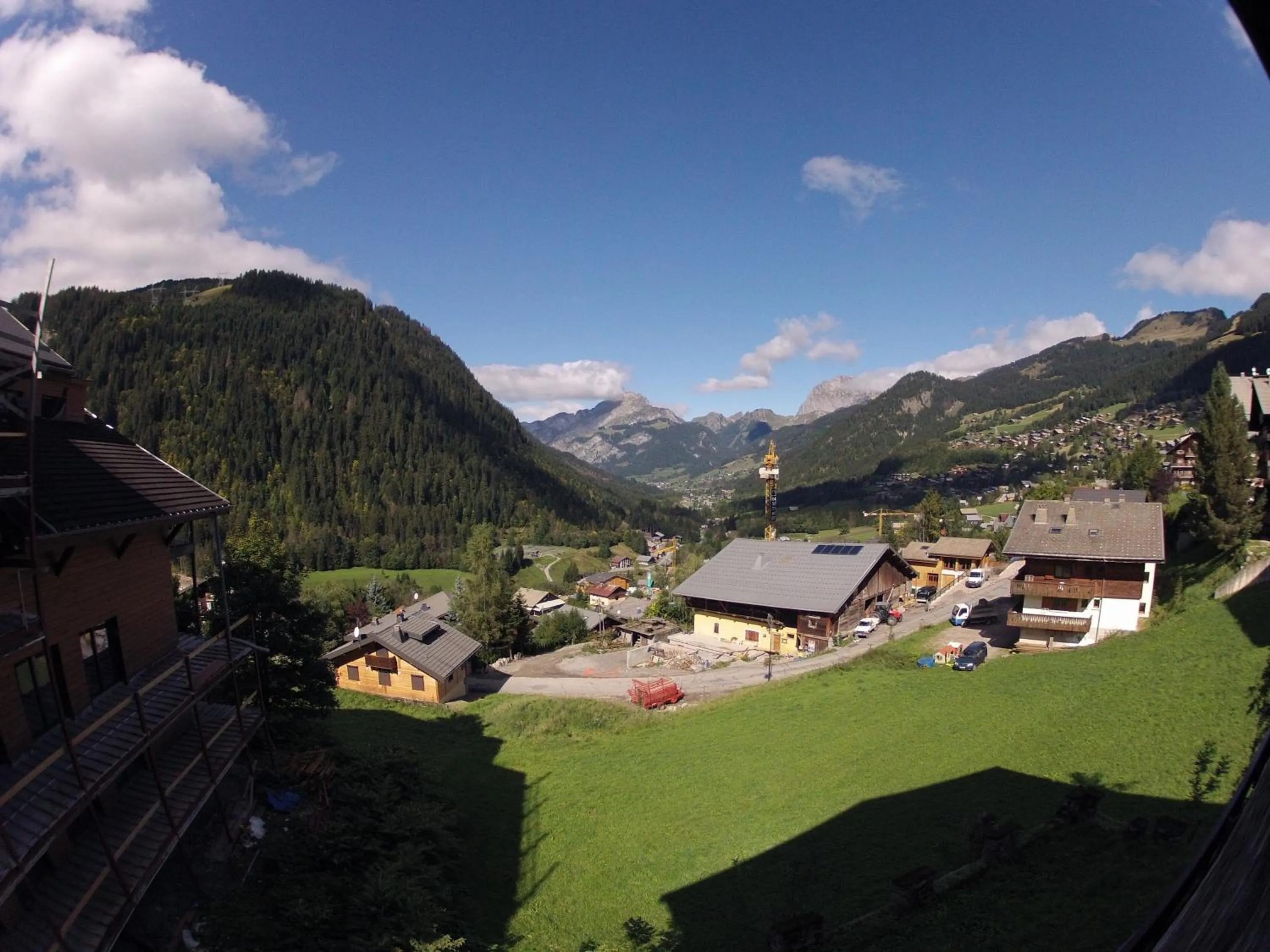 Neighbourhood in Central Hostel Chatel