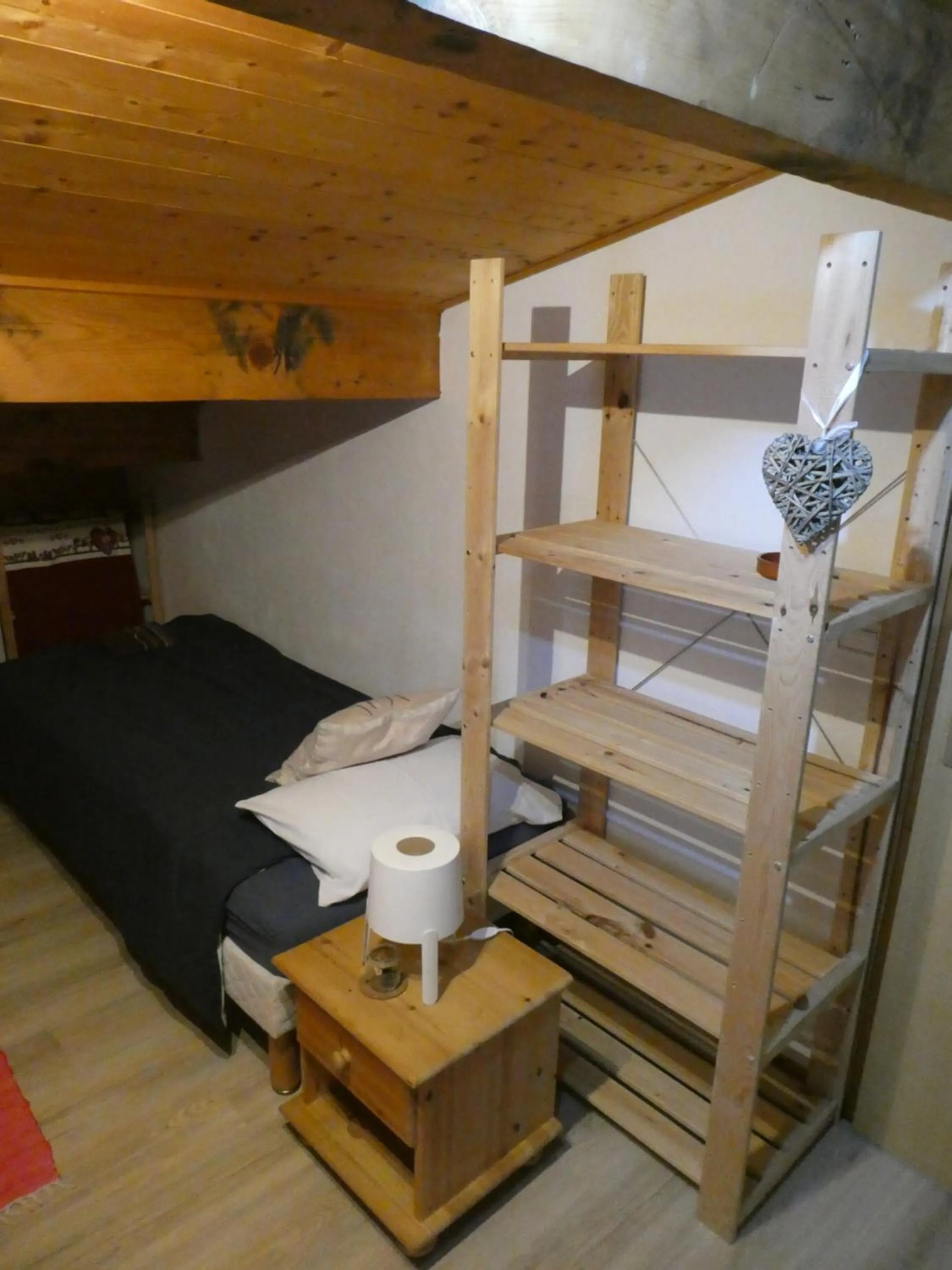 Bedroom, Bed in Central Hostel Chatel