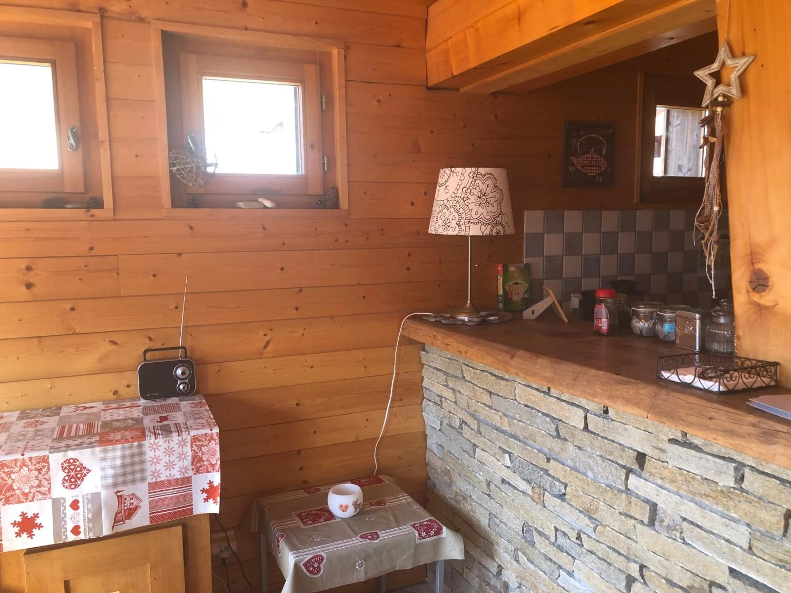 Dining area in Central Hostel Chatel