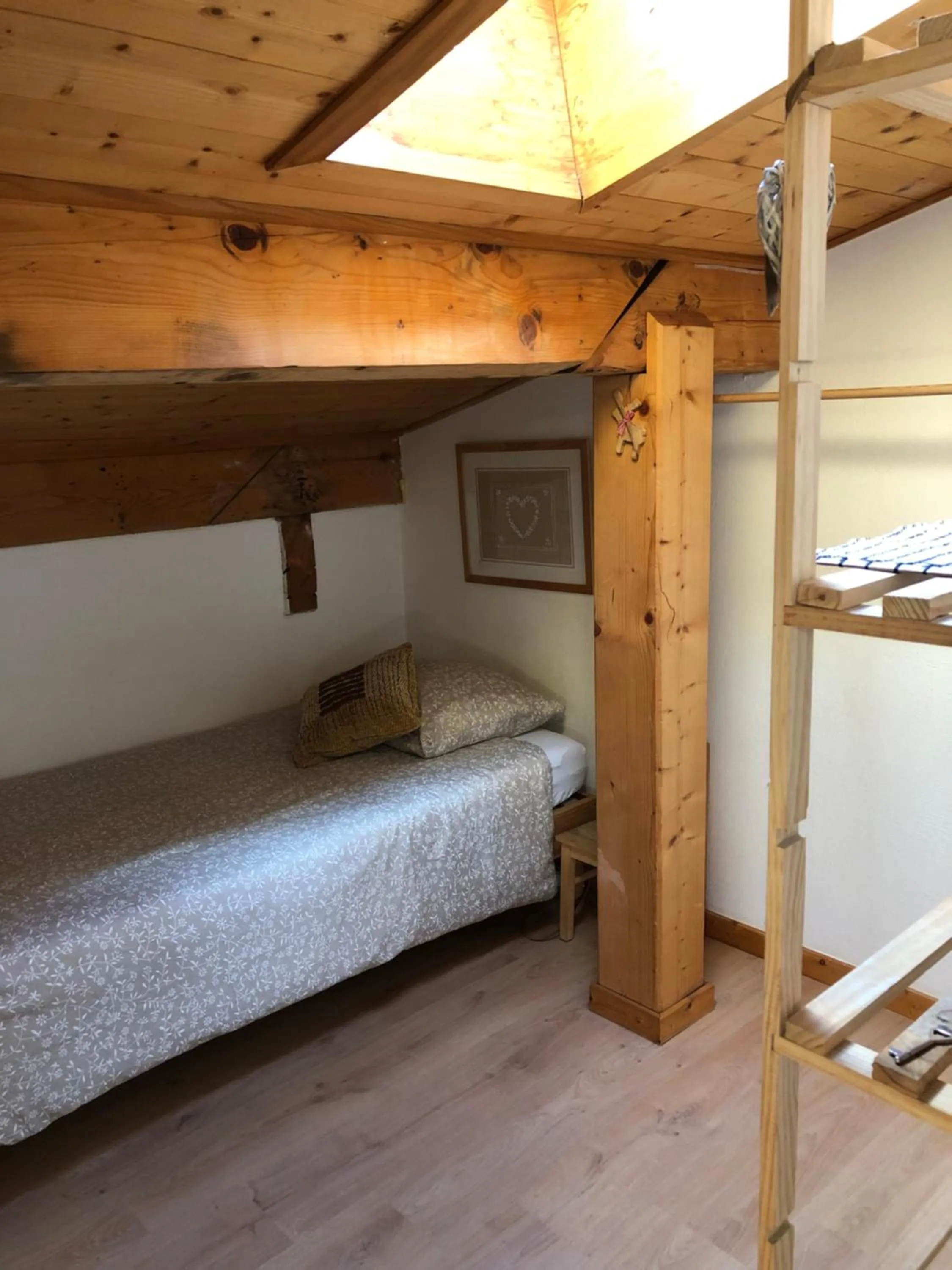 Bed in Central Hostel Chatel