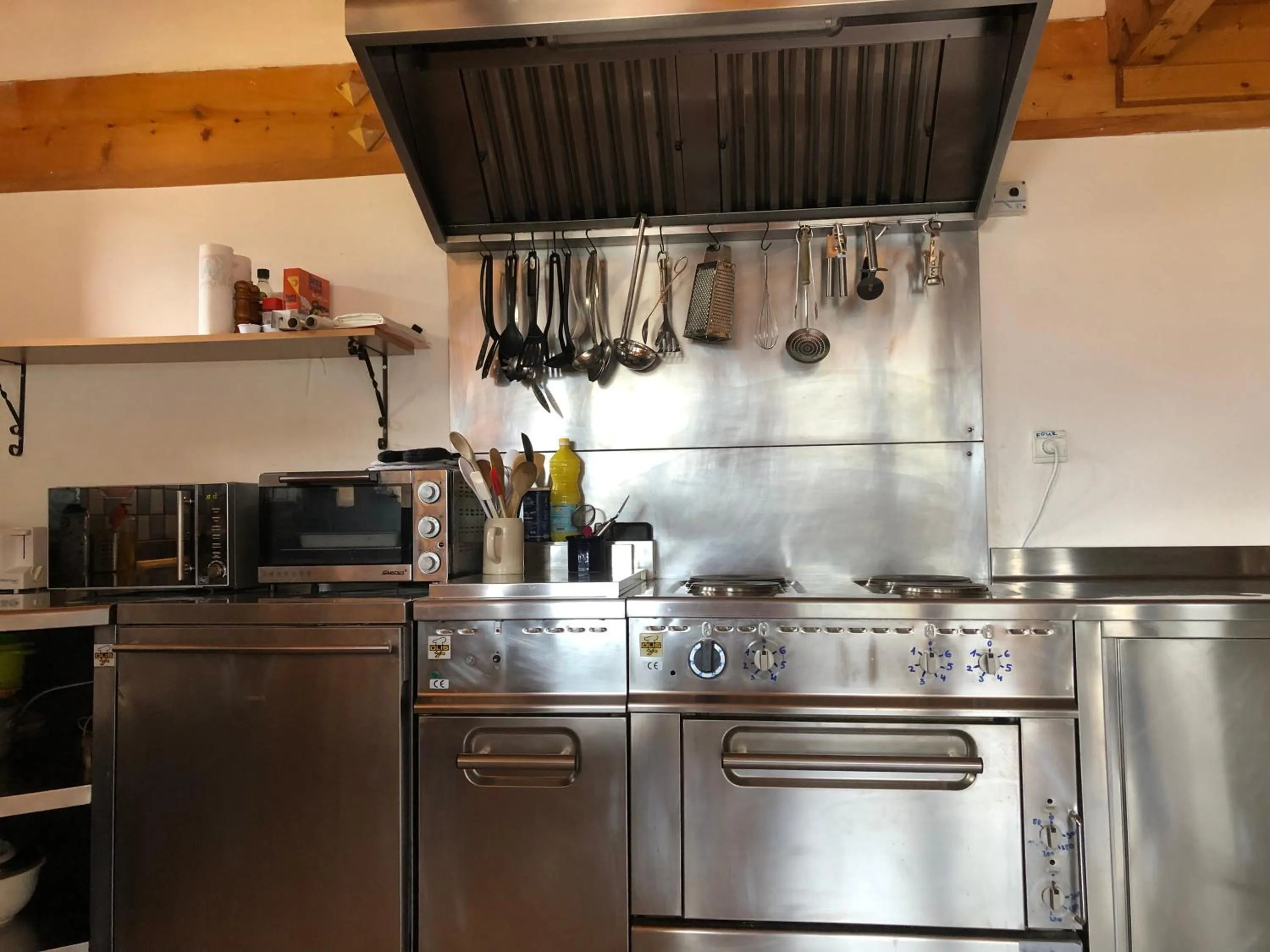 Kitchen or kitchenette in Central Hostel Chatel