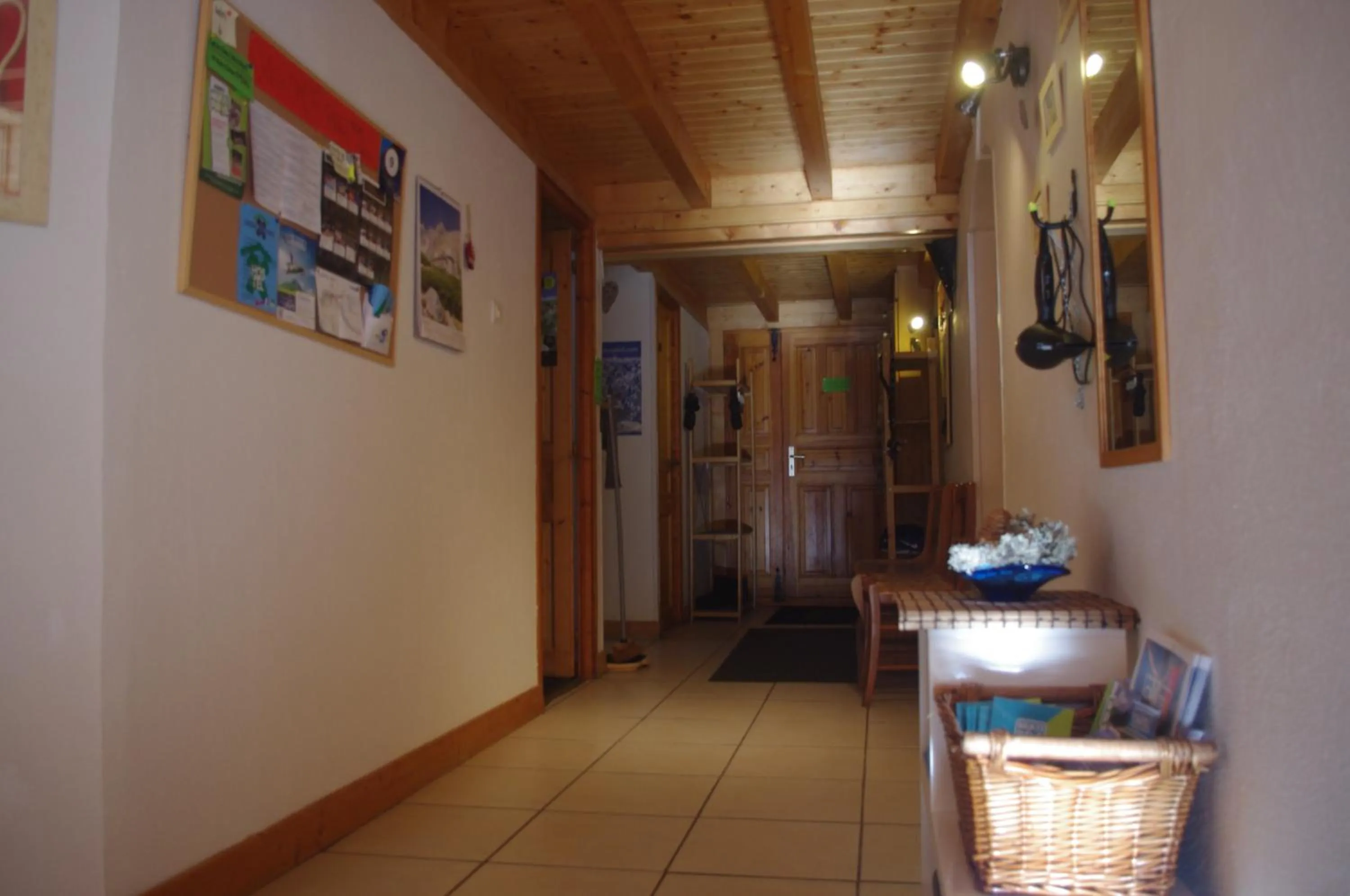 Area and facilities in Central Hostel Chatel