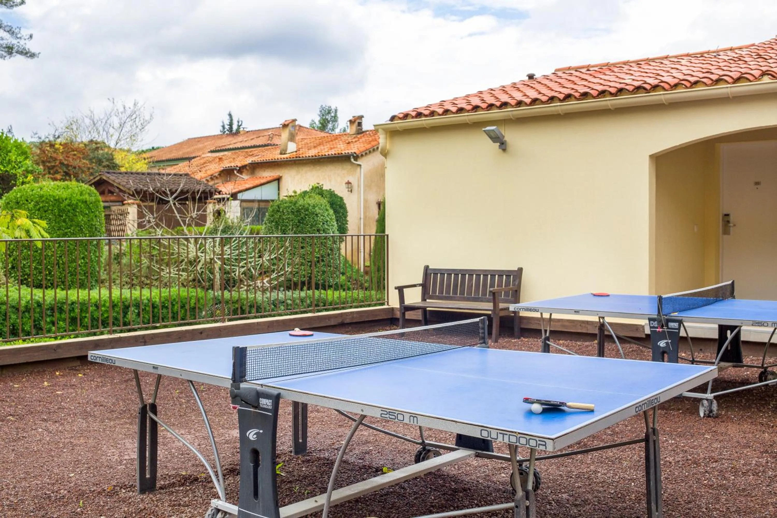 Table tennis in Le Club Mougins