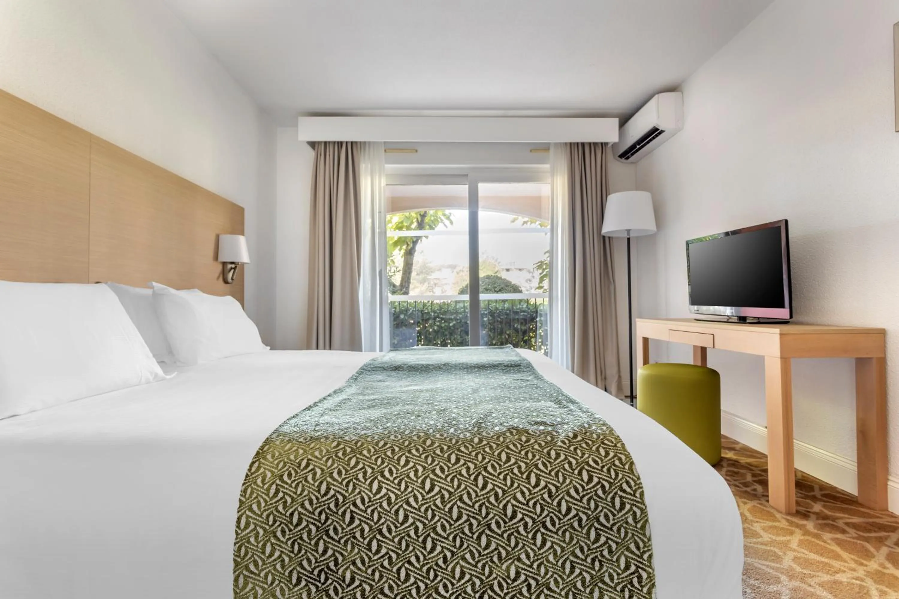 Bedroom, Bed in Le Club Mougins