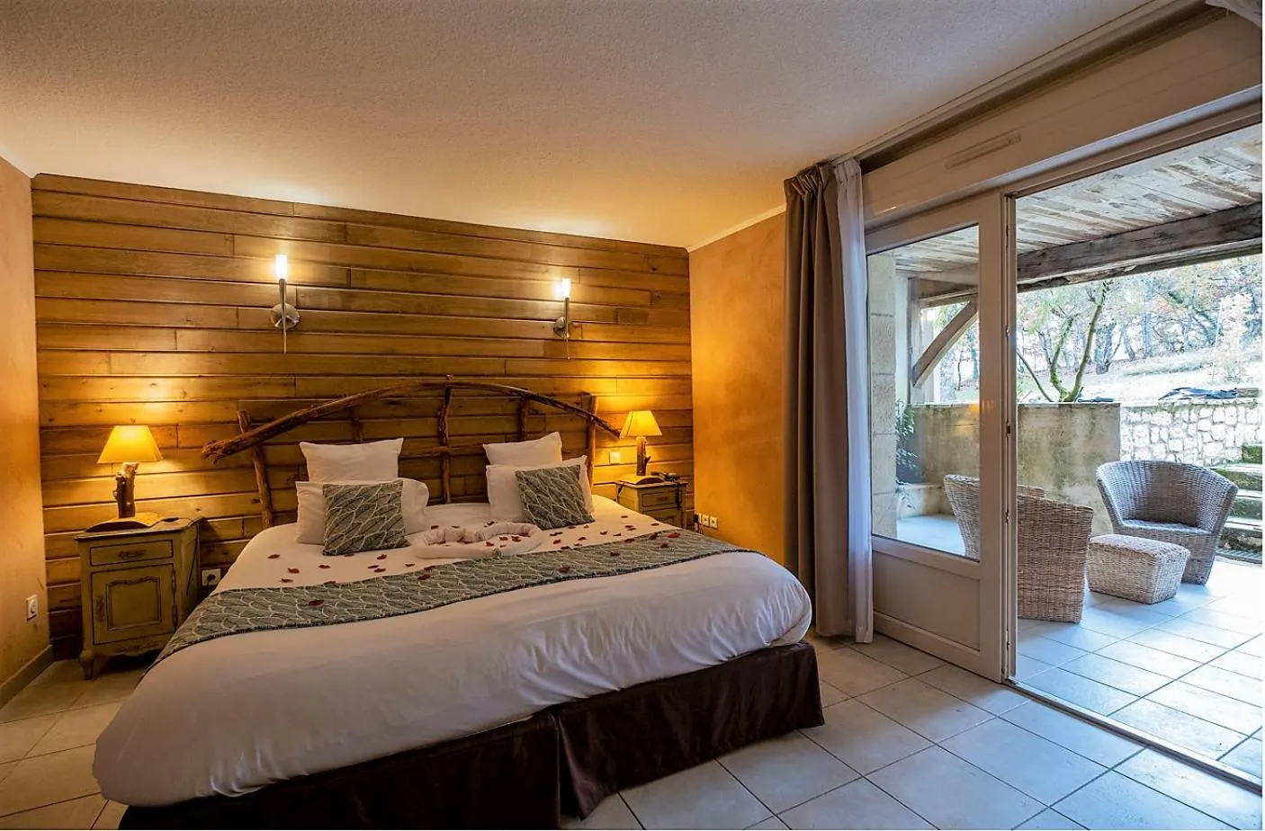 Bedroom, Bed in Le Belvédère Hotel et Bien être