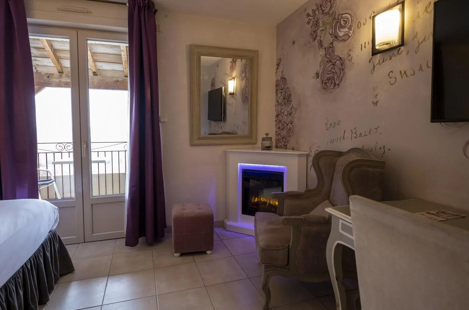 Bedroom, Bed in Le Belvédère Hotel et Bien être