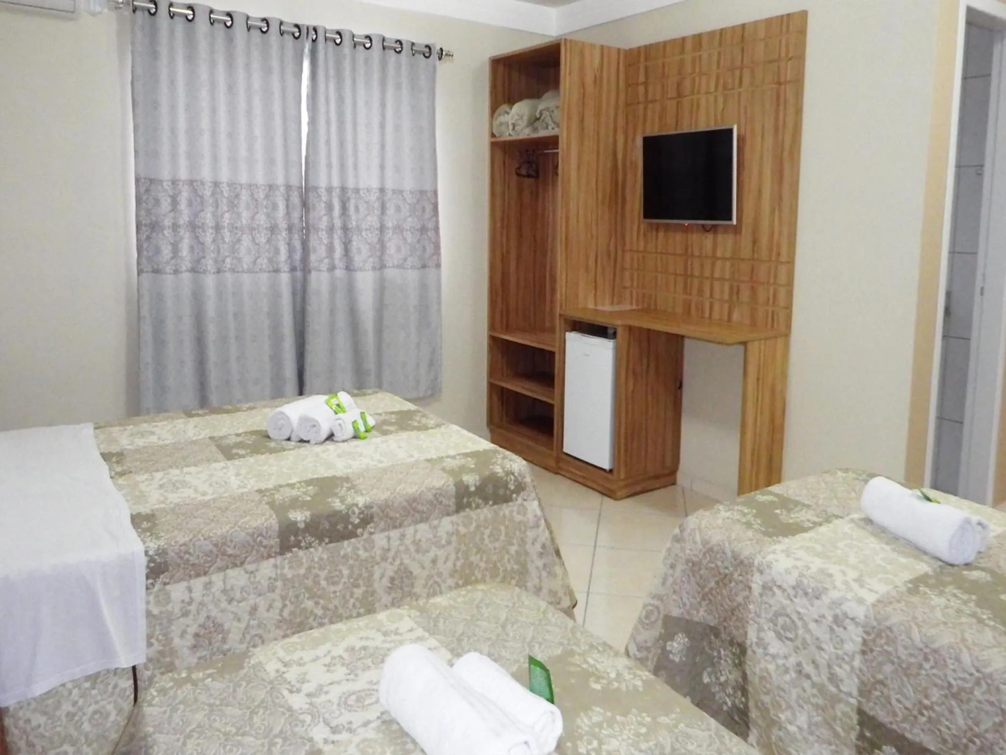 Bedroom, Bed in Coral Palace Hotel