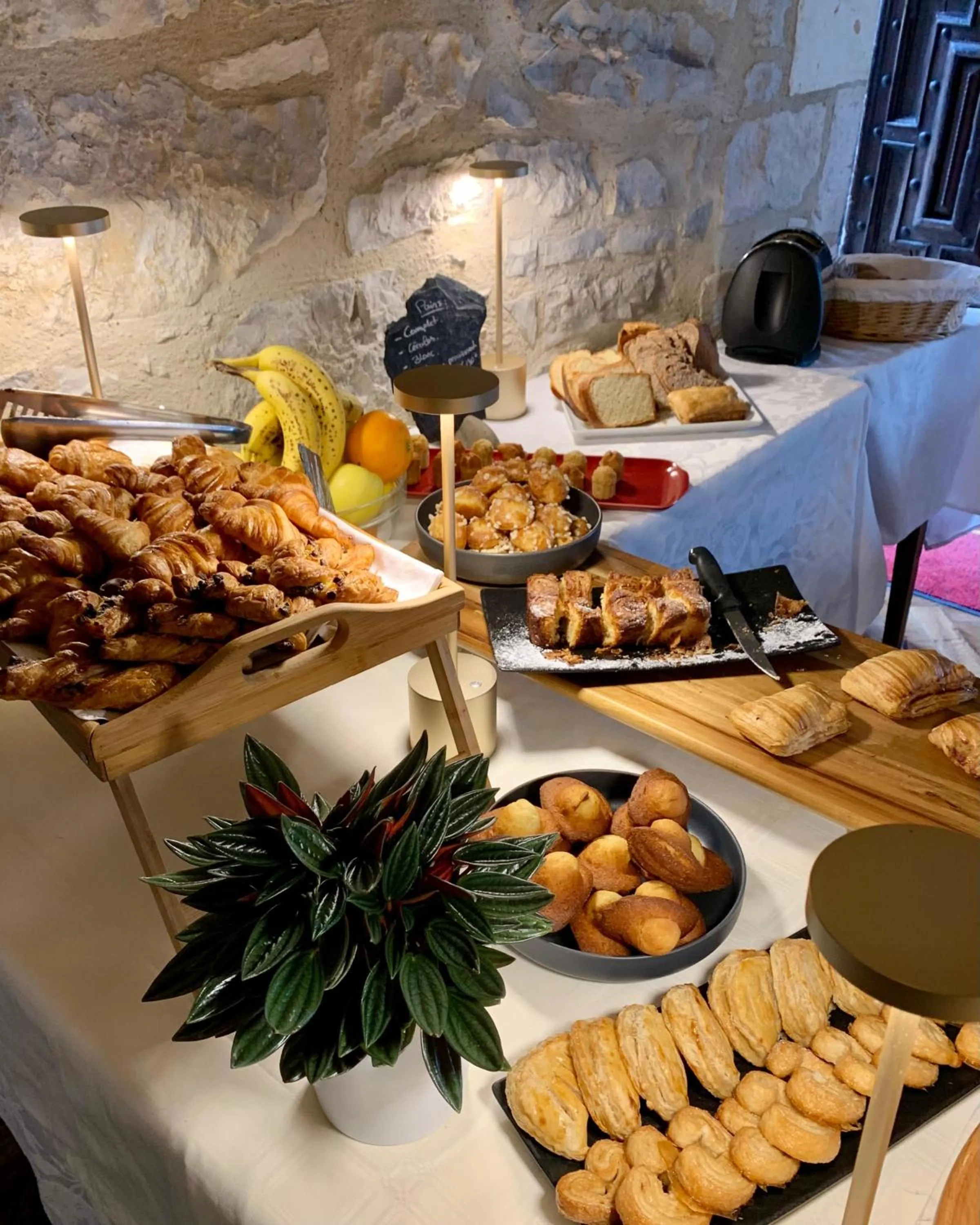 Breakfast in Château Hôtel La Terrasse - Teritoria