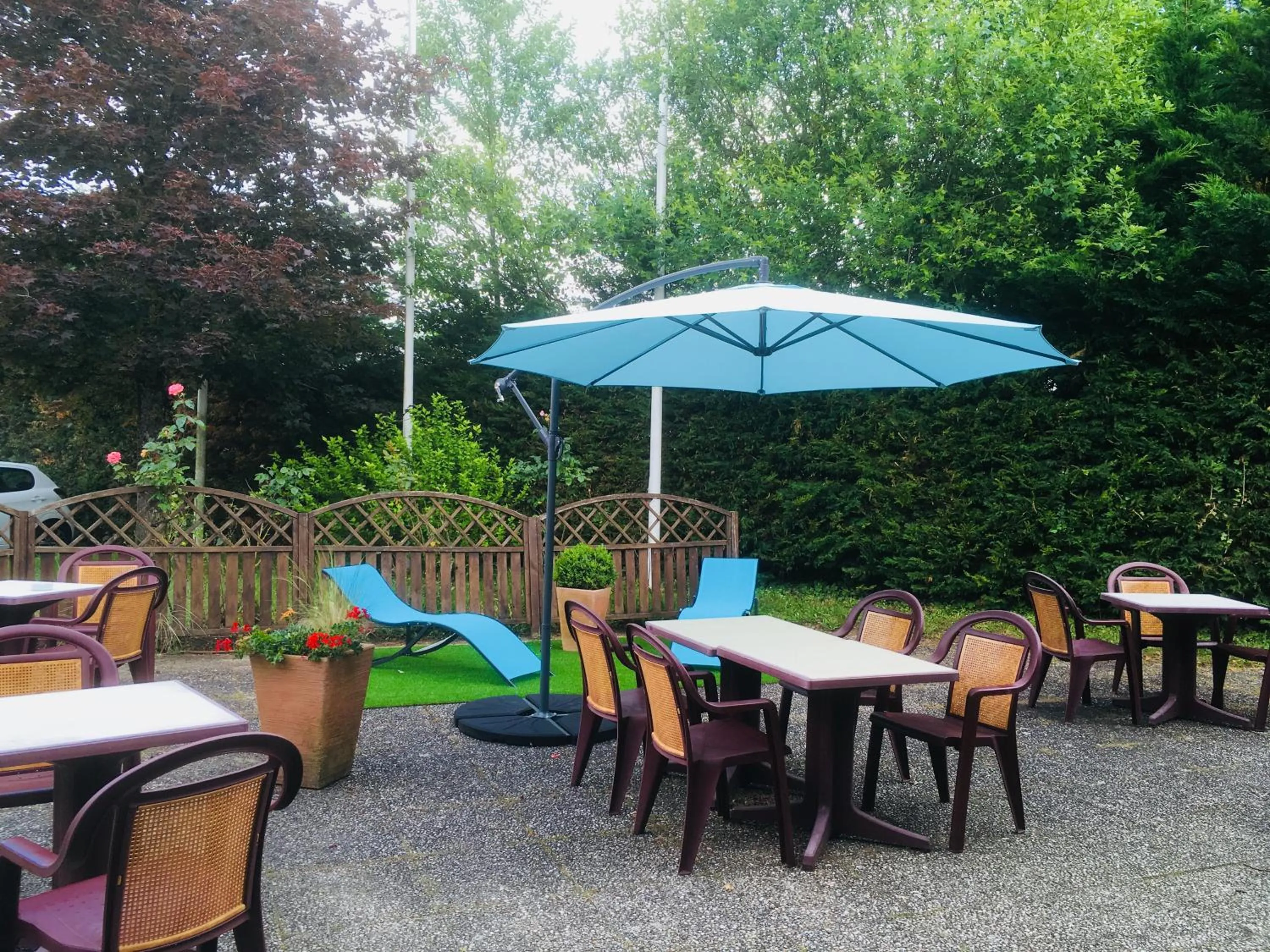 Patio in ibis Nemours