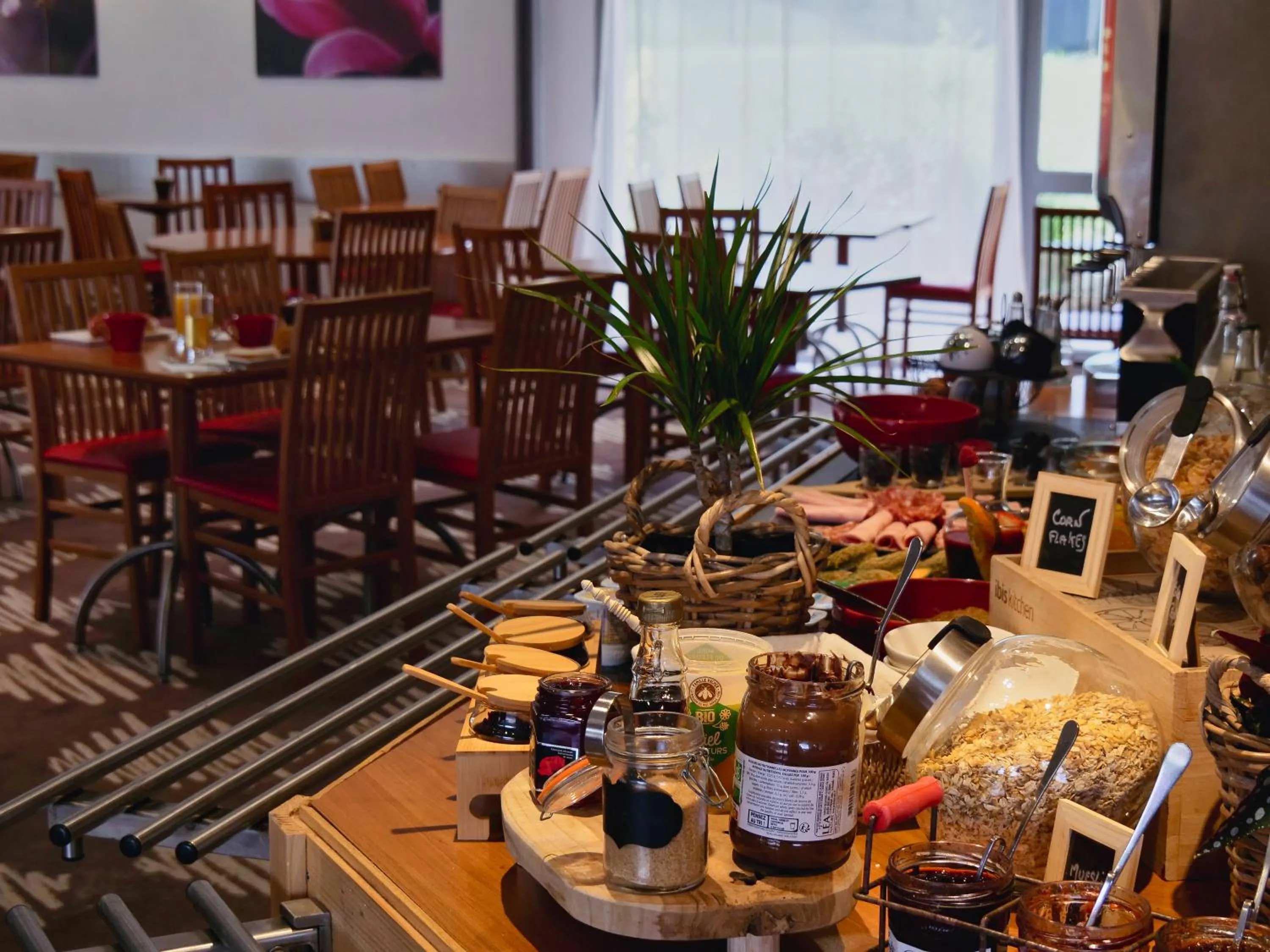 Buffet breakfast in ibis Nemours