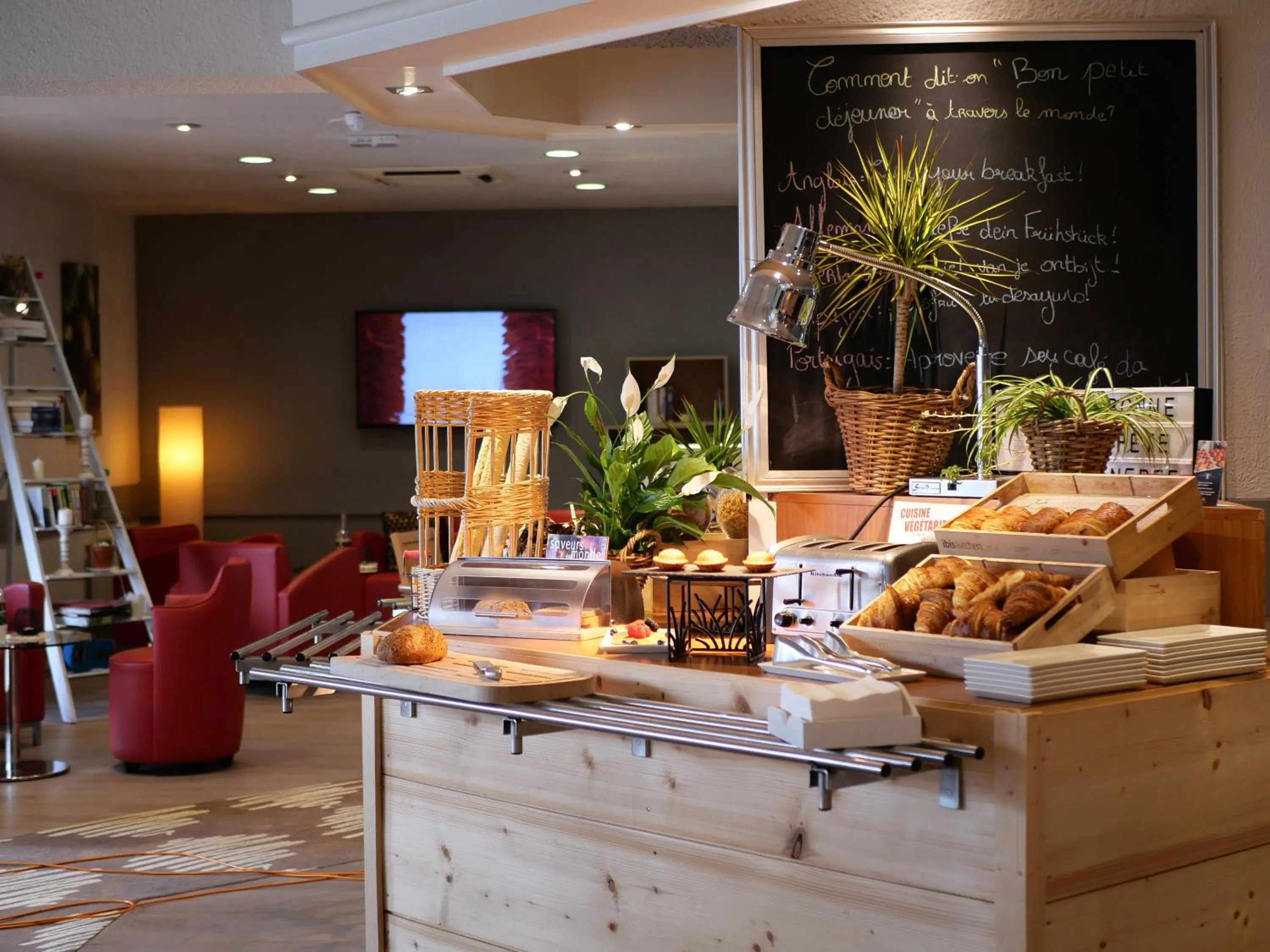 Buffet breakfast in ibis Nemours