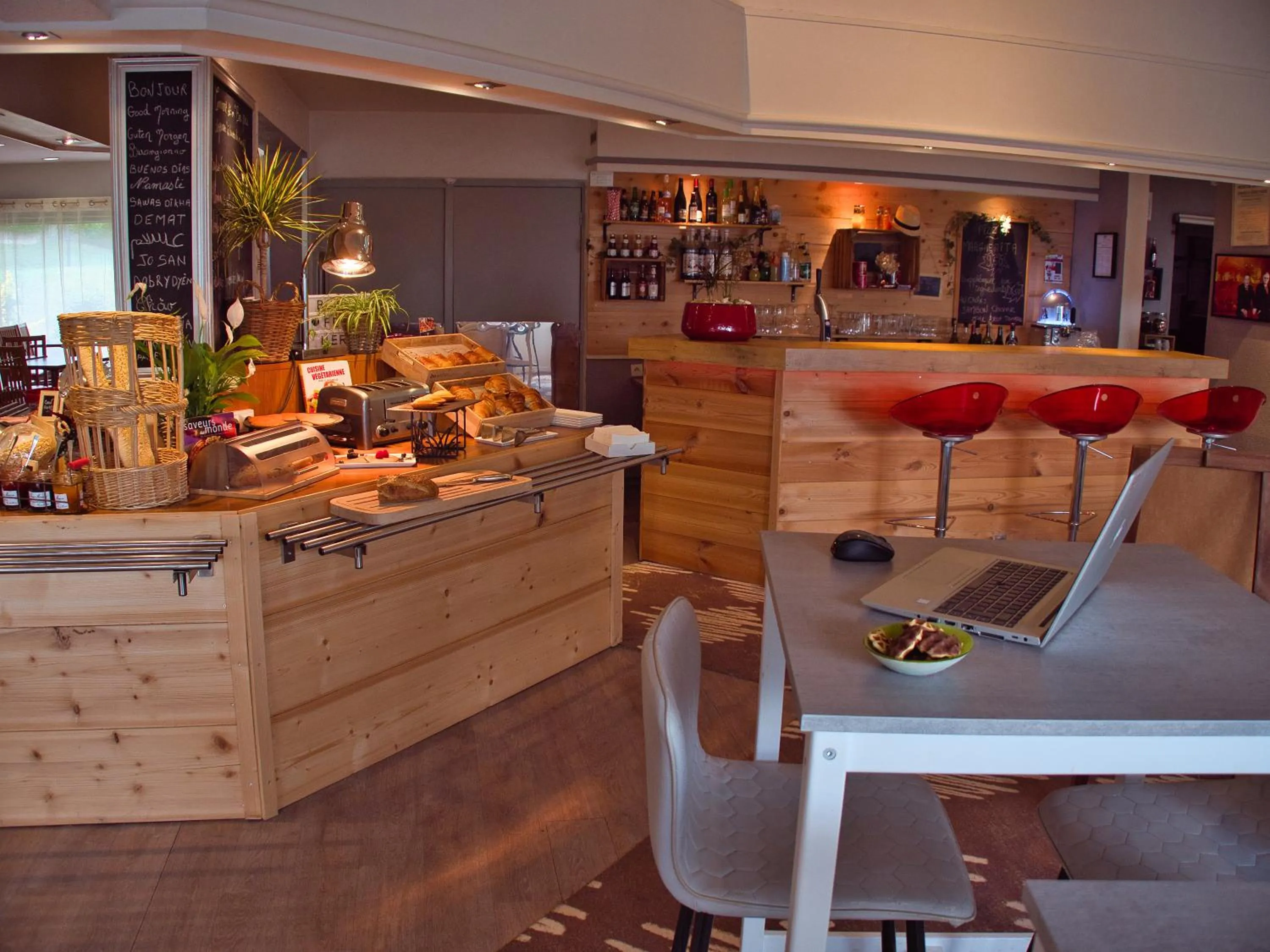 Buffet breakfast in ibis Nemours