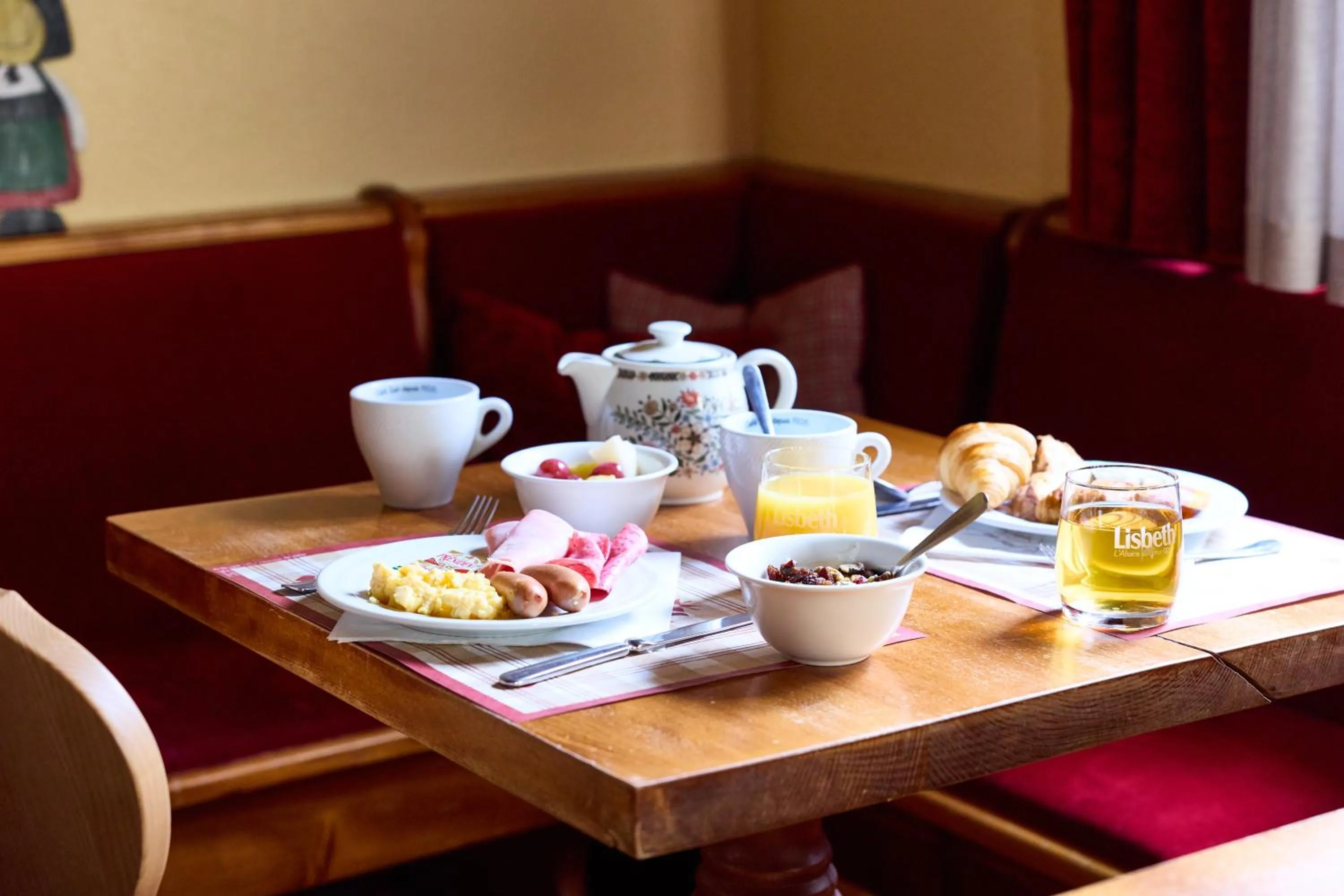Breakfast in The Originals Boutique, Hôtel La Ferme du Pape, Eguisheim
