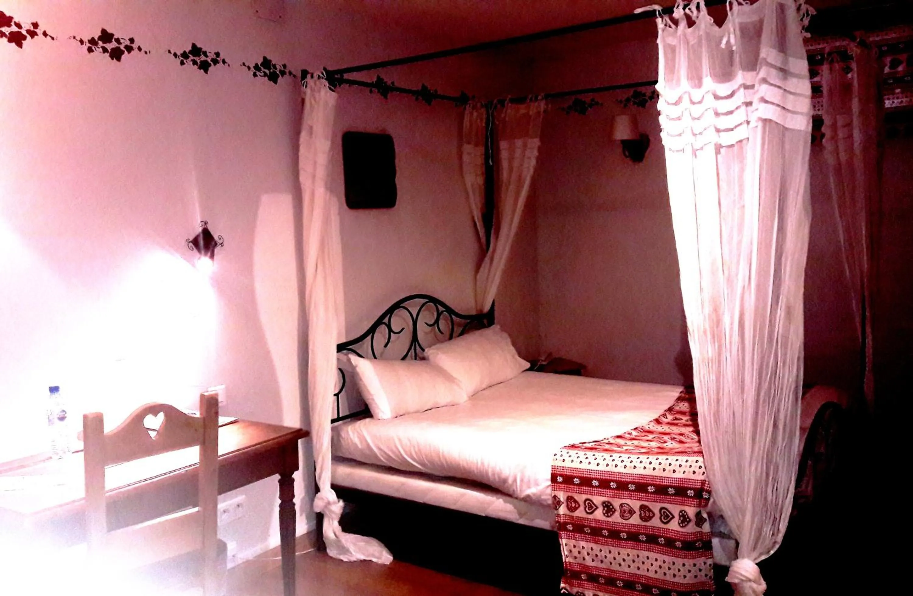 Bed in The Originals Boutique, Hôtel La Ferme du Pape, Eguisheim