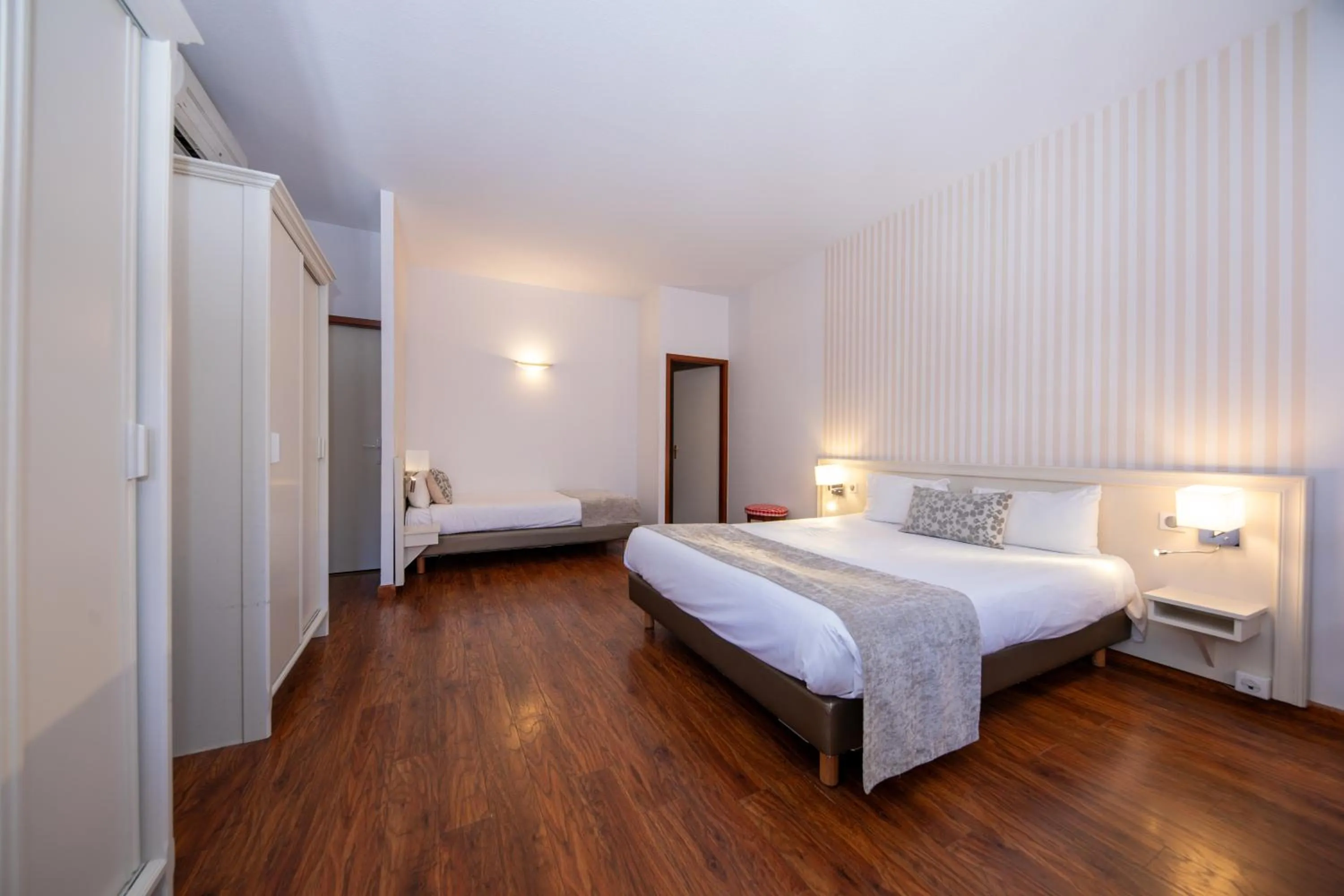 Photo of the whole room, Bed in The Originals Boutique, Hôtel La Ferme du Pape, Eguisheim