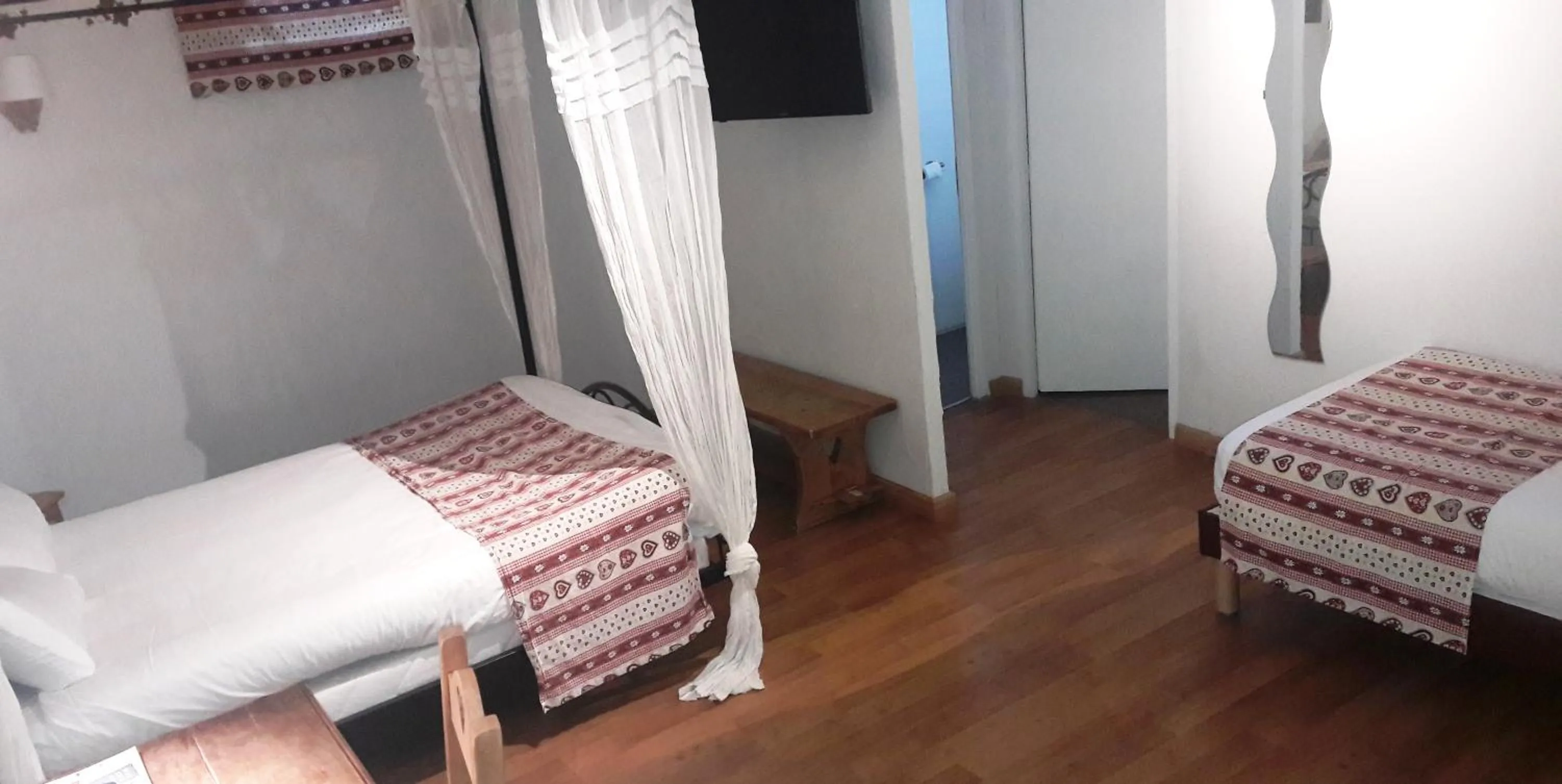 Bed in The Originals Boutique, Hôtel La Ferme du Pape, Eguisheim