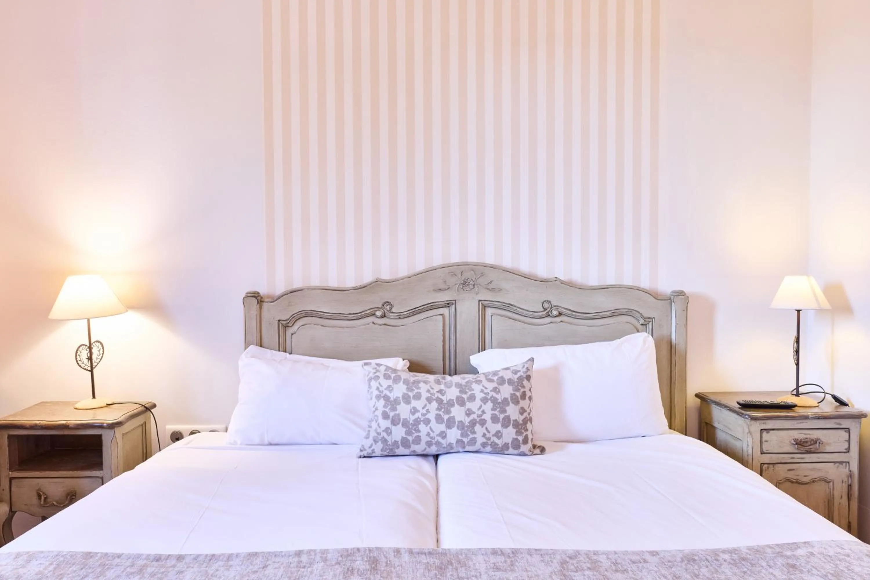 Bed in The Originals Boutique, Hôtel La Ferme du Pape, Eguisheim