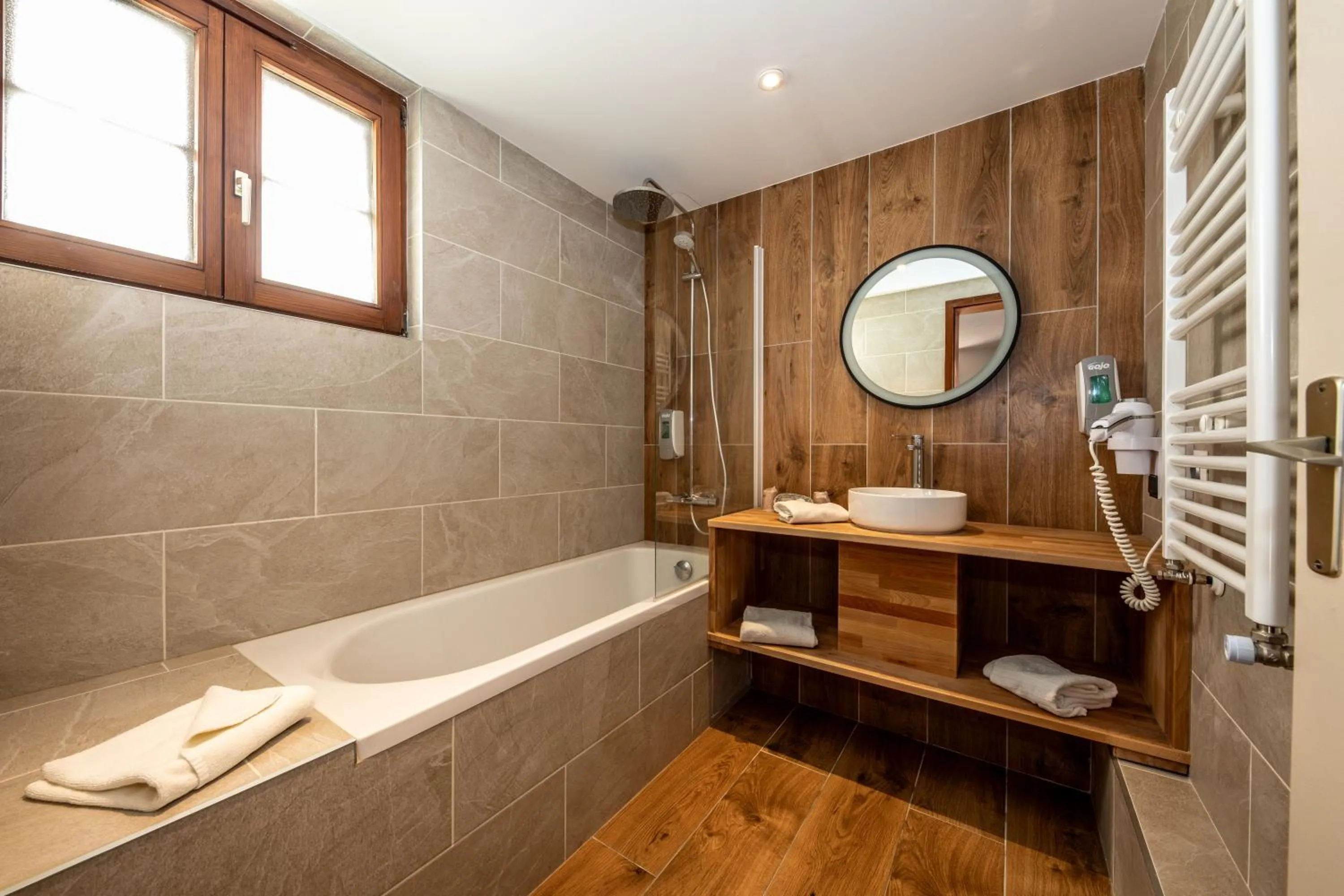Bathroom in The Originals Boutique, Hôtel La Ferme du Pape, Eguisheim