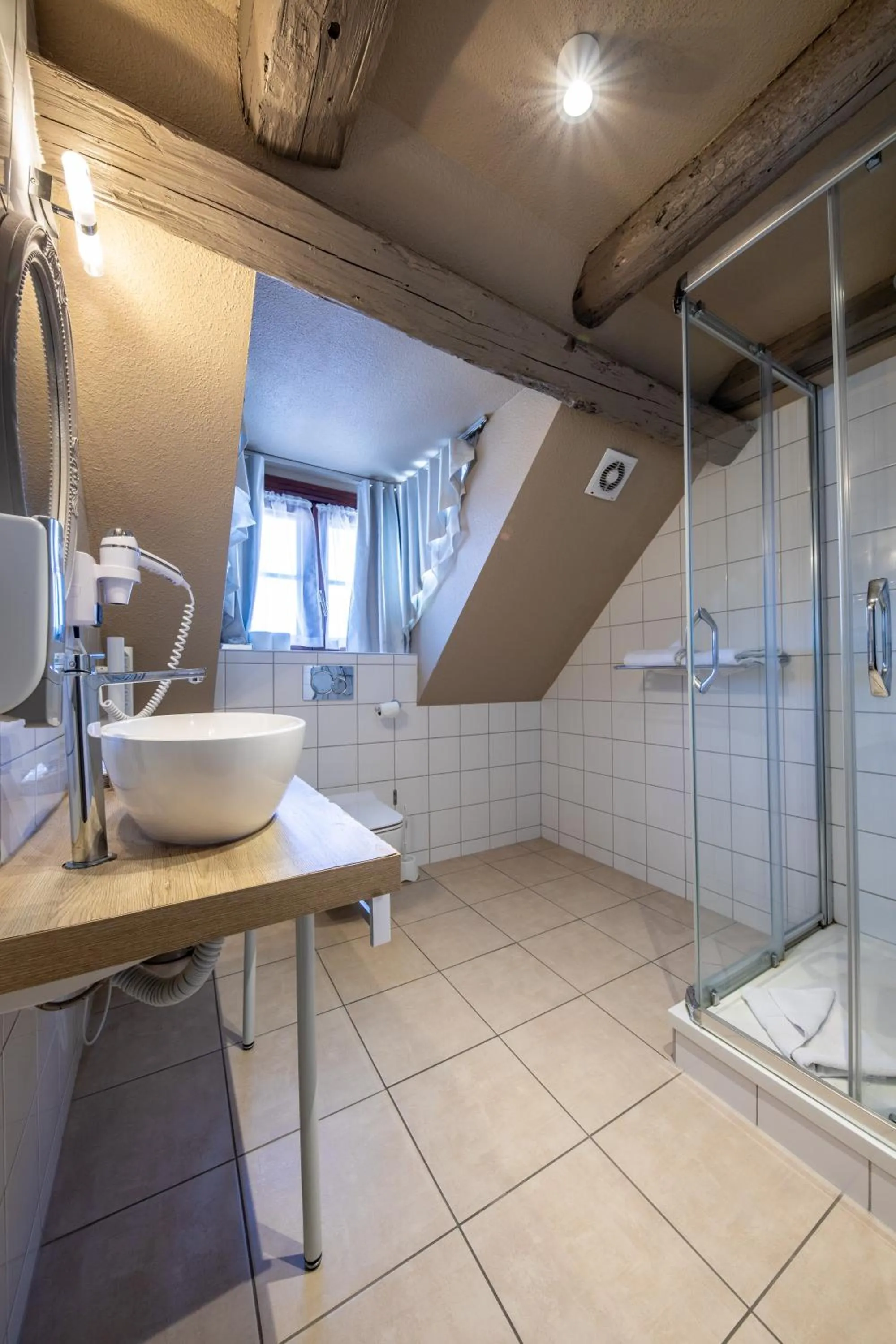 Shower in The Originals Boutique, Hôtel La Ferme du Pape, Eguisheim